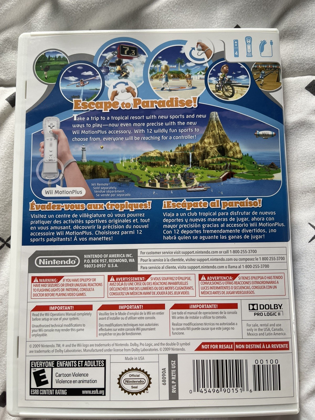 Wii Sports Resort Wii-Motion Plus Bundle. Includes 2 Remotes Excellent Cond