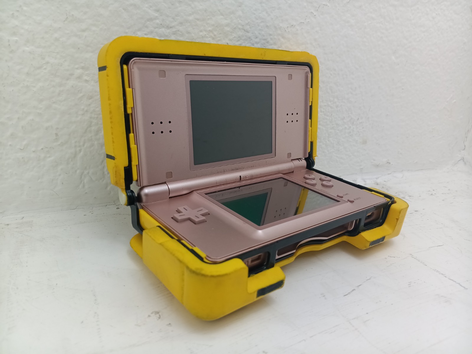 Nintendo DS lite pink console bundle w/ 7 games – Tested “read”