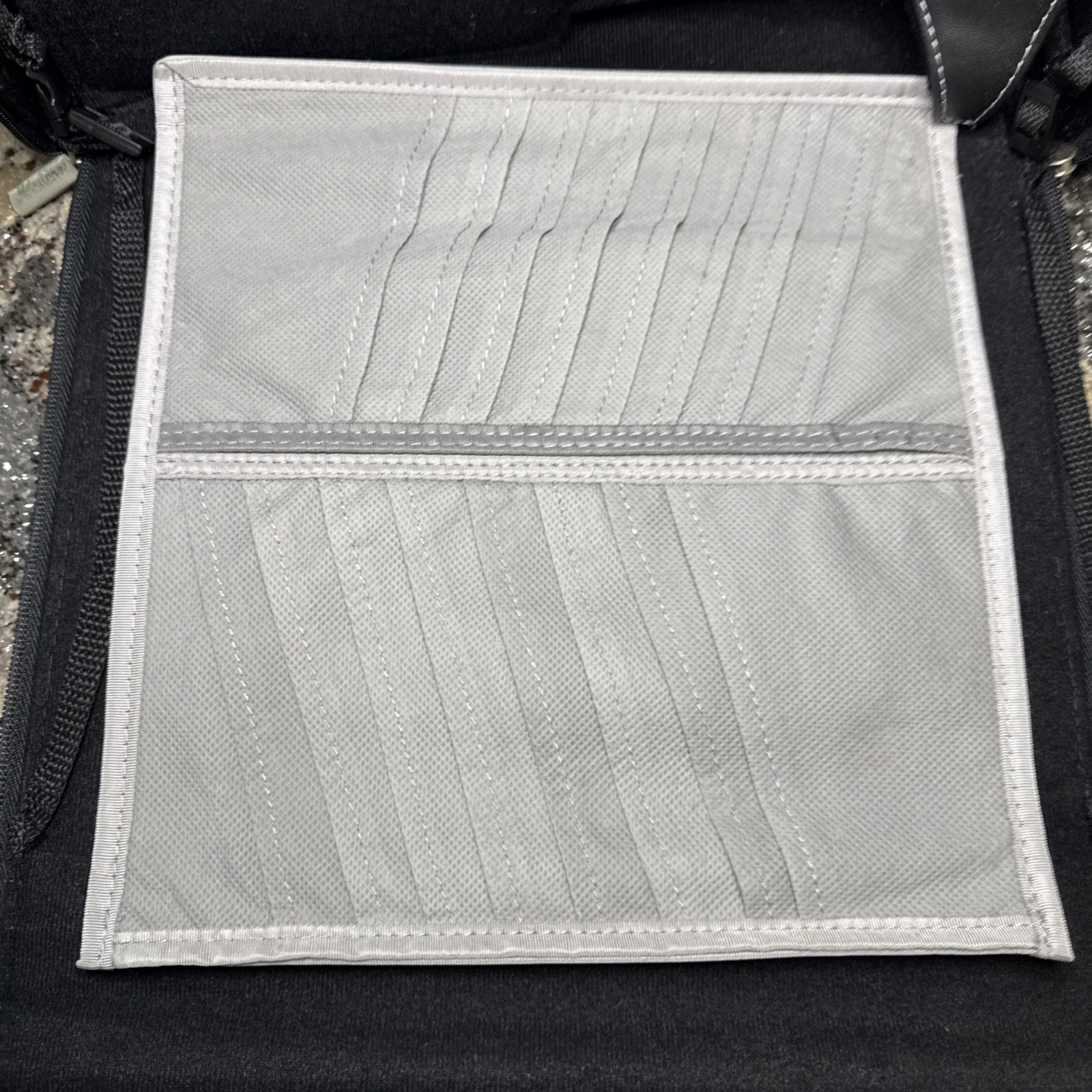 G-Pak Padded Travel Bag Nintendo Wii Naki World Gray & Black Case Carry Case