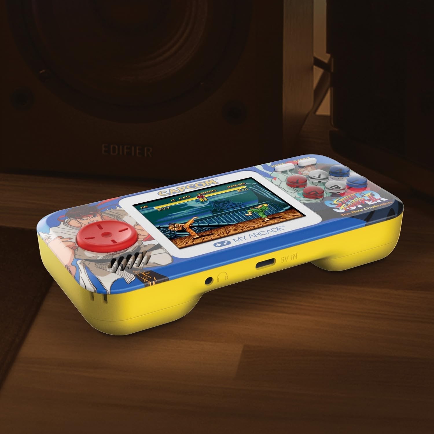 Street Fighter II Retro Handheld: Includes Super Street Fighter II & Champions