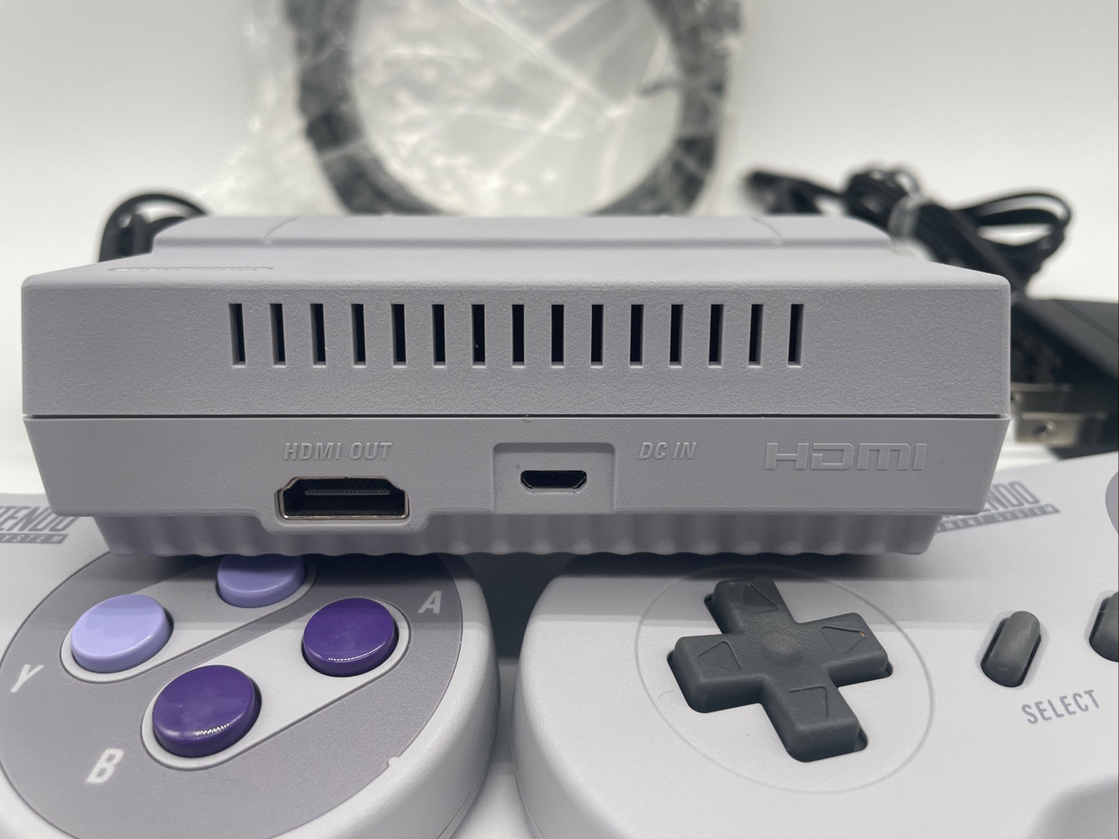 Nintendo Super NES Classic Edition Mini Console w/2 Controllers Mint!