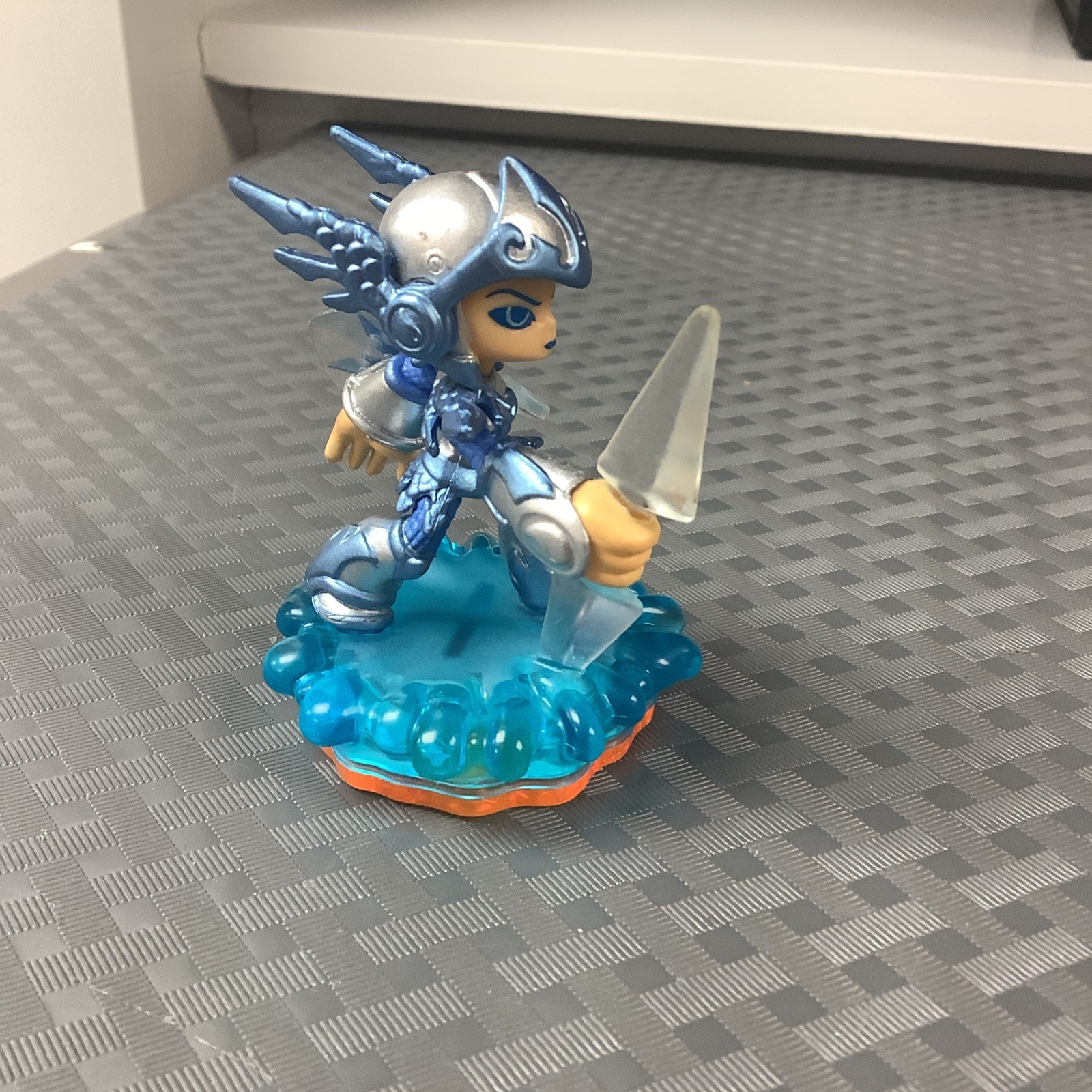 SKYLANDERS GIANTS LIGHTCORE CHILL FIGURE – WATER ELEMENT – Authentic!
