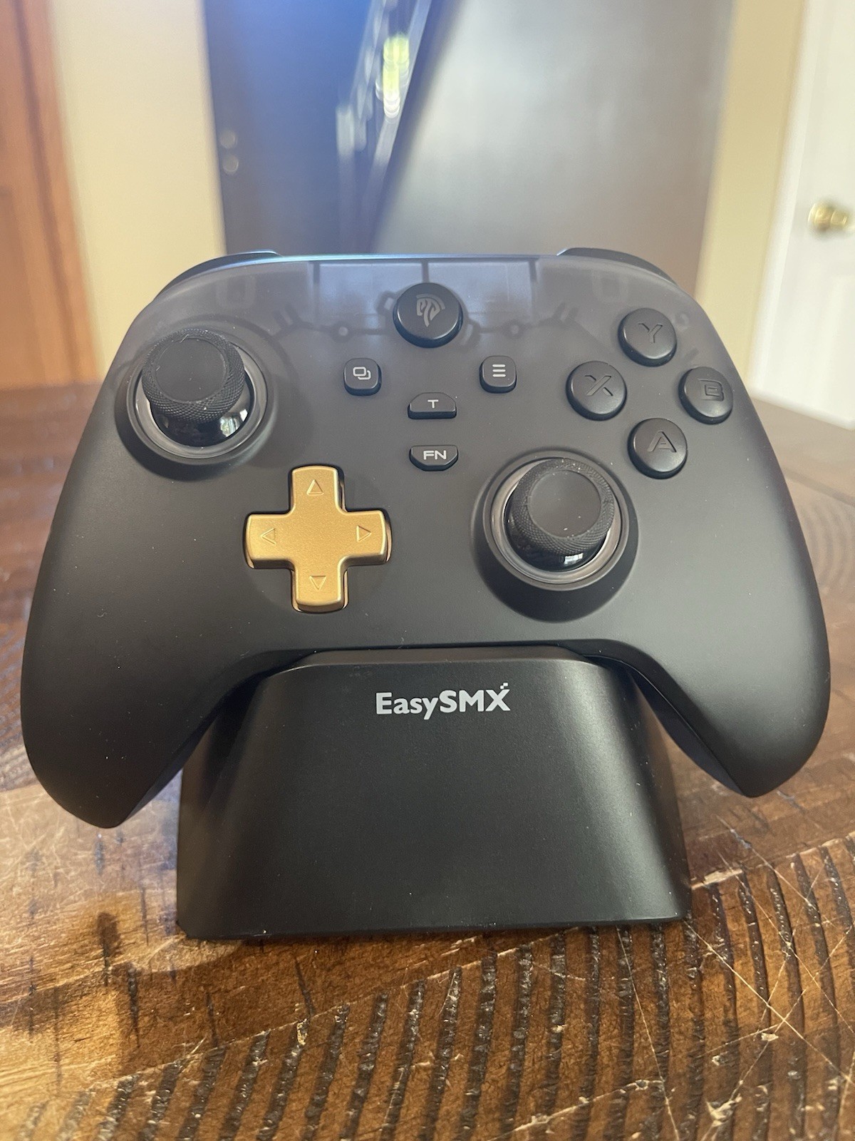 New EasySMX D05 Multi-Platform Gaming Controller With Charging Dock – Black