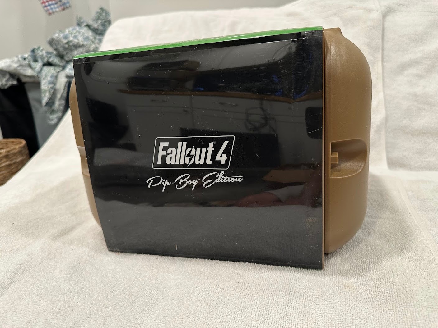 Fallout 4 (Pip-Boy Edition) (Xbox One, 2015) Brand New and Factory Sealed