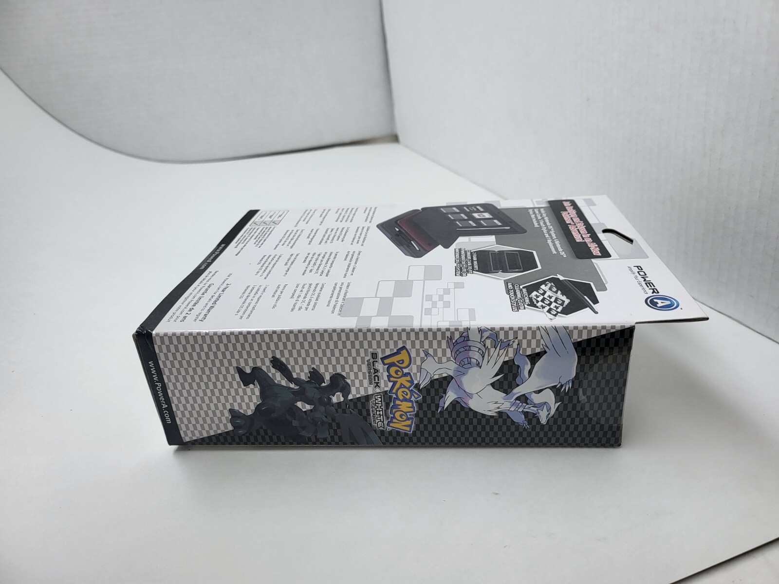 NEW MINT POKEMON BLACK /WHITE HARD SHELL TRAVEL CASE FOR 3DS/ 3DS XL NEW 3DS LL