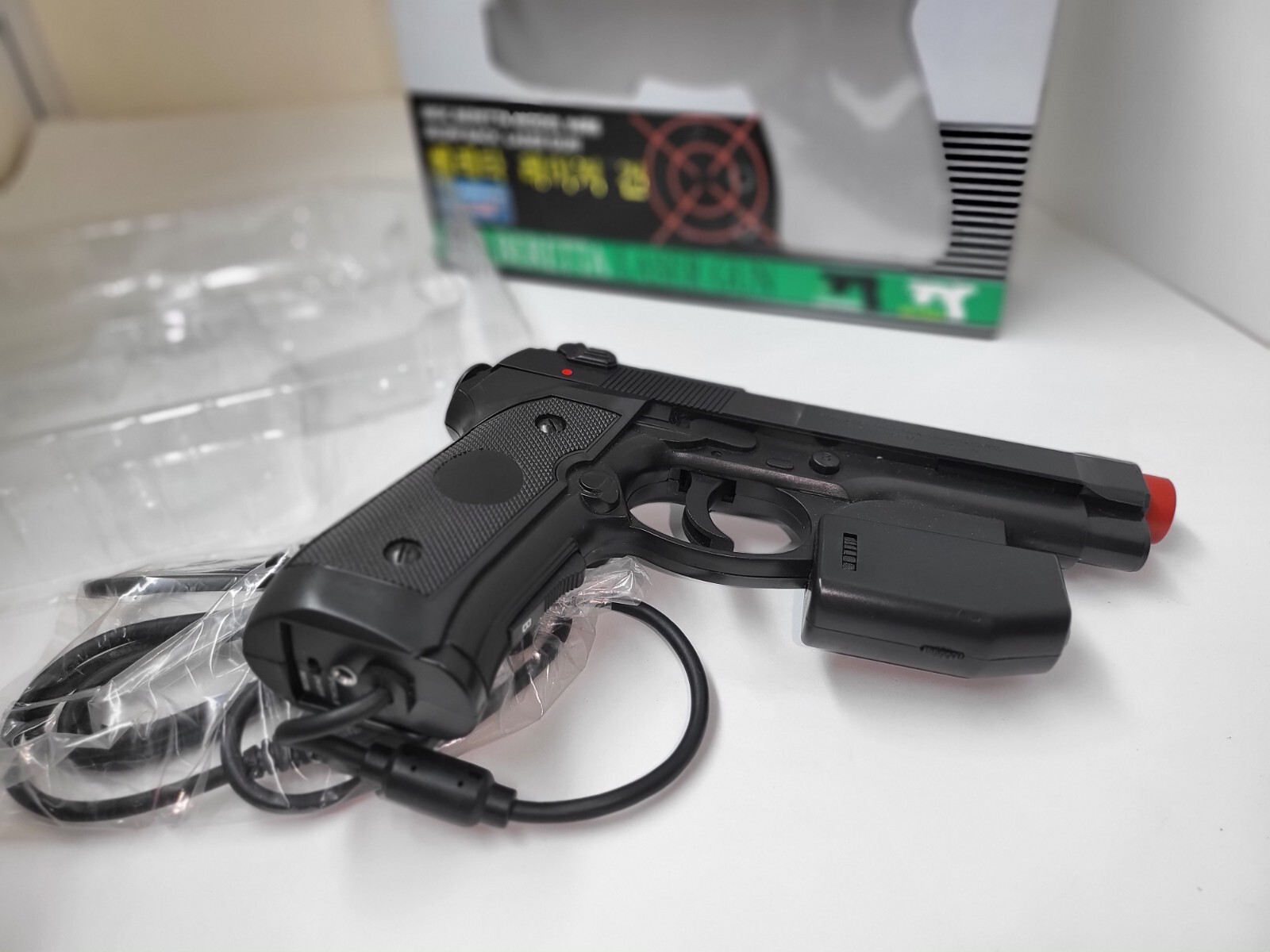 2 Beretta 92FS Light Gun W/Recoil Effect for Microsoft Xbox FOR CRT TUBE TYPE TV