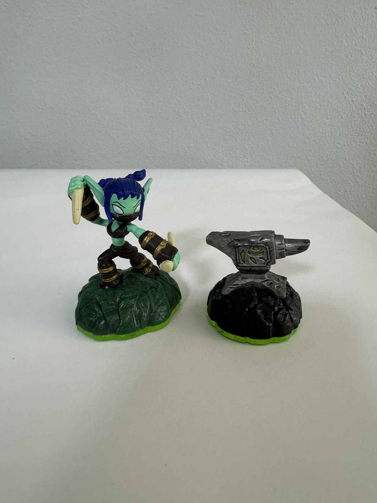 Activision Lot of 9 Green Base Skylander Figures 2011 Video Game Toys
