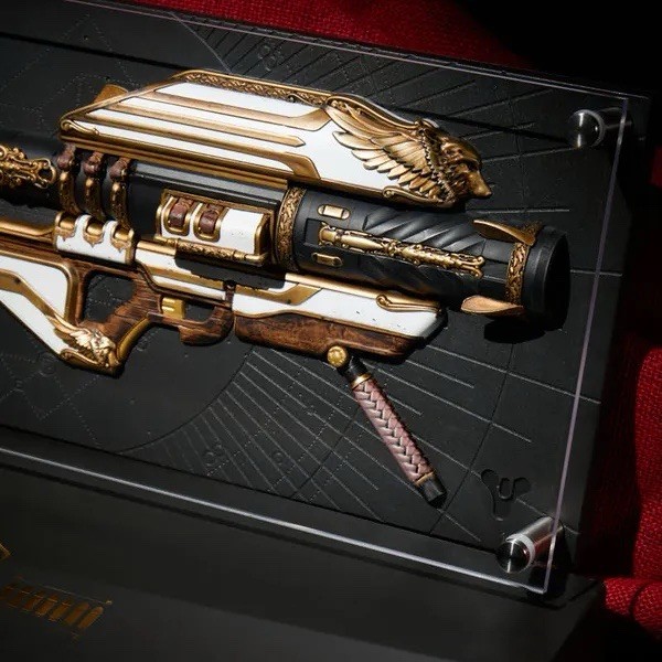 Destiny Exotic Armory Collection Gjallarhorn Replica Weapon | Bungie | Display