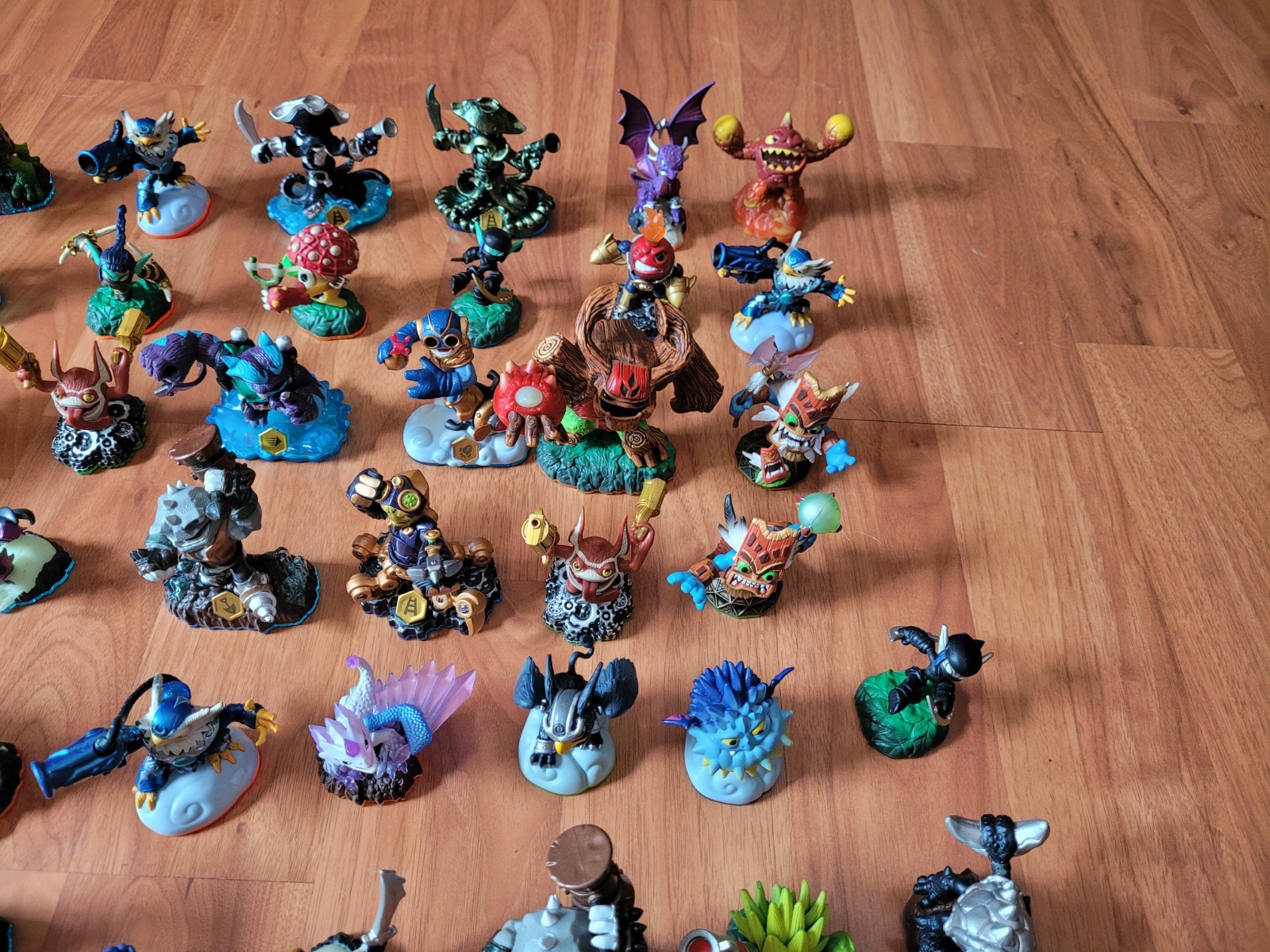 HUGE Lot Of 52 Activision Skylanders Character Figures Mixed Series Action