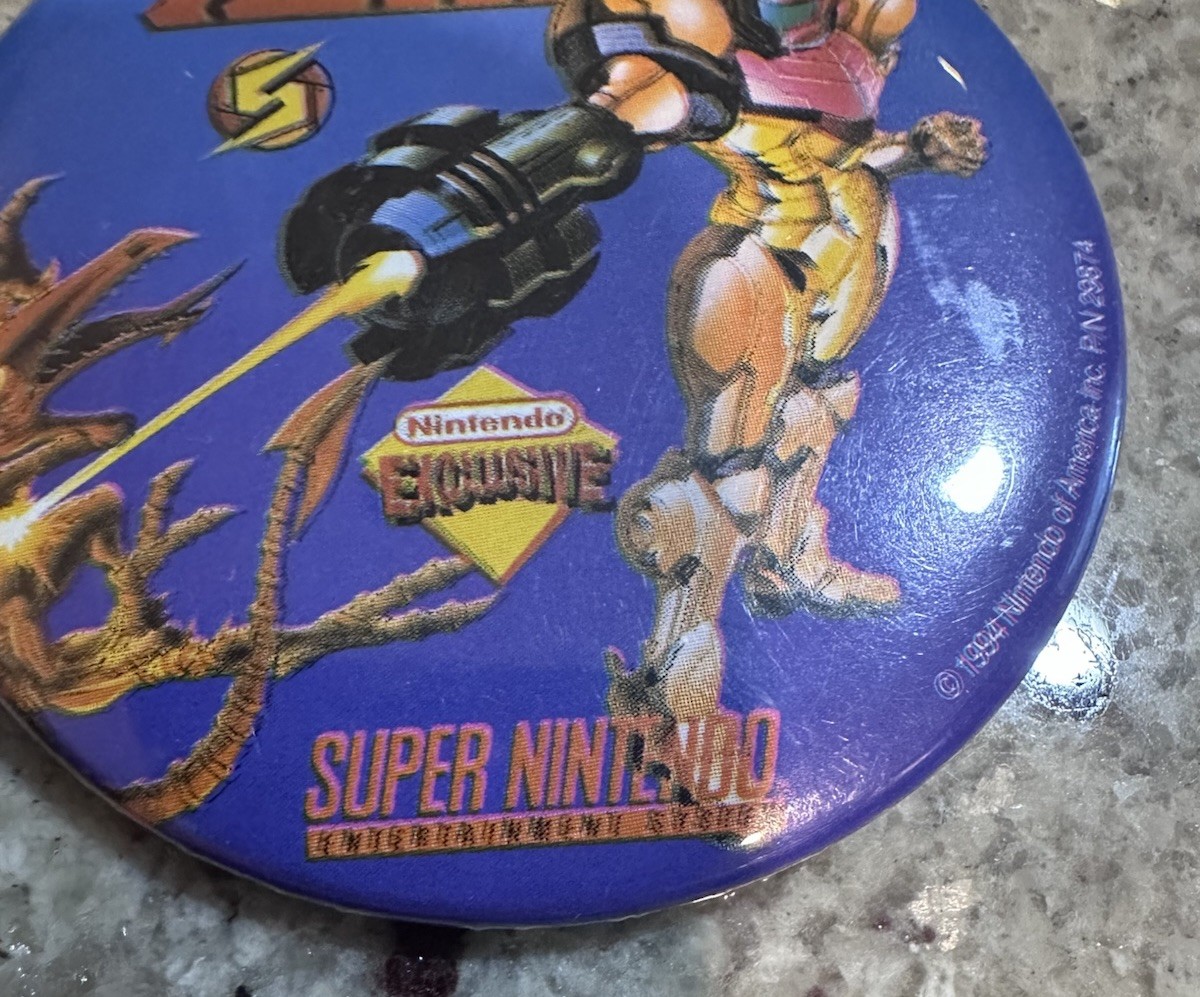 Vintage Nintendo Super Metroid Samus Aran Pinback Pin 1994 PN 28874