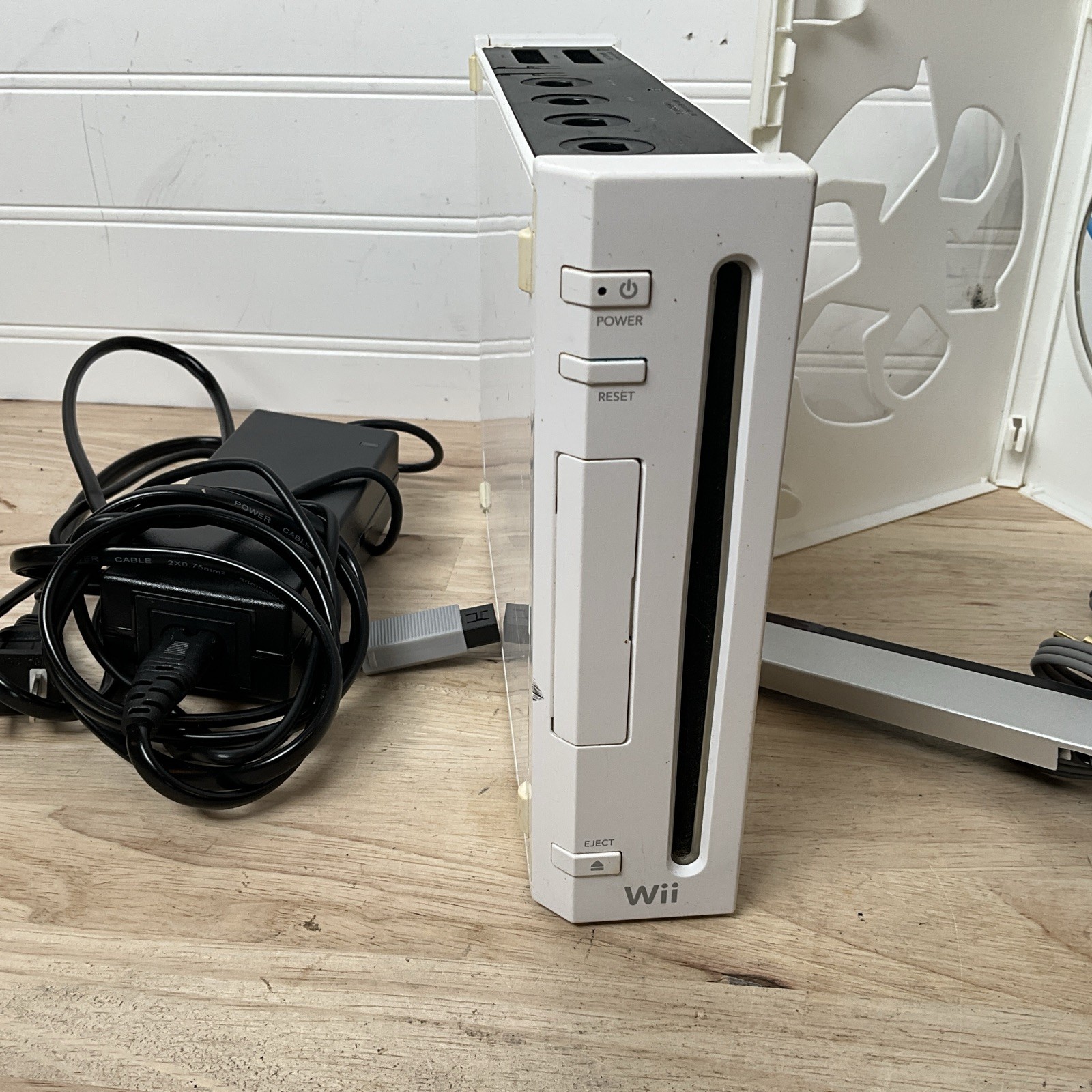 Nintendo Wii RVL-001 512 MB Home Console With Cables & Mario Kart NO CONTROLLERS