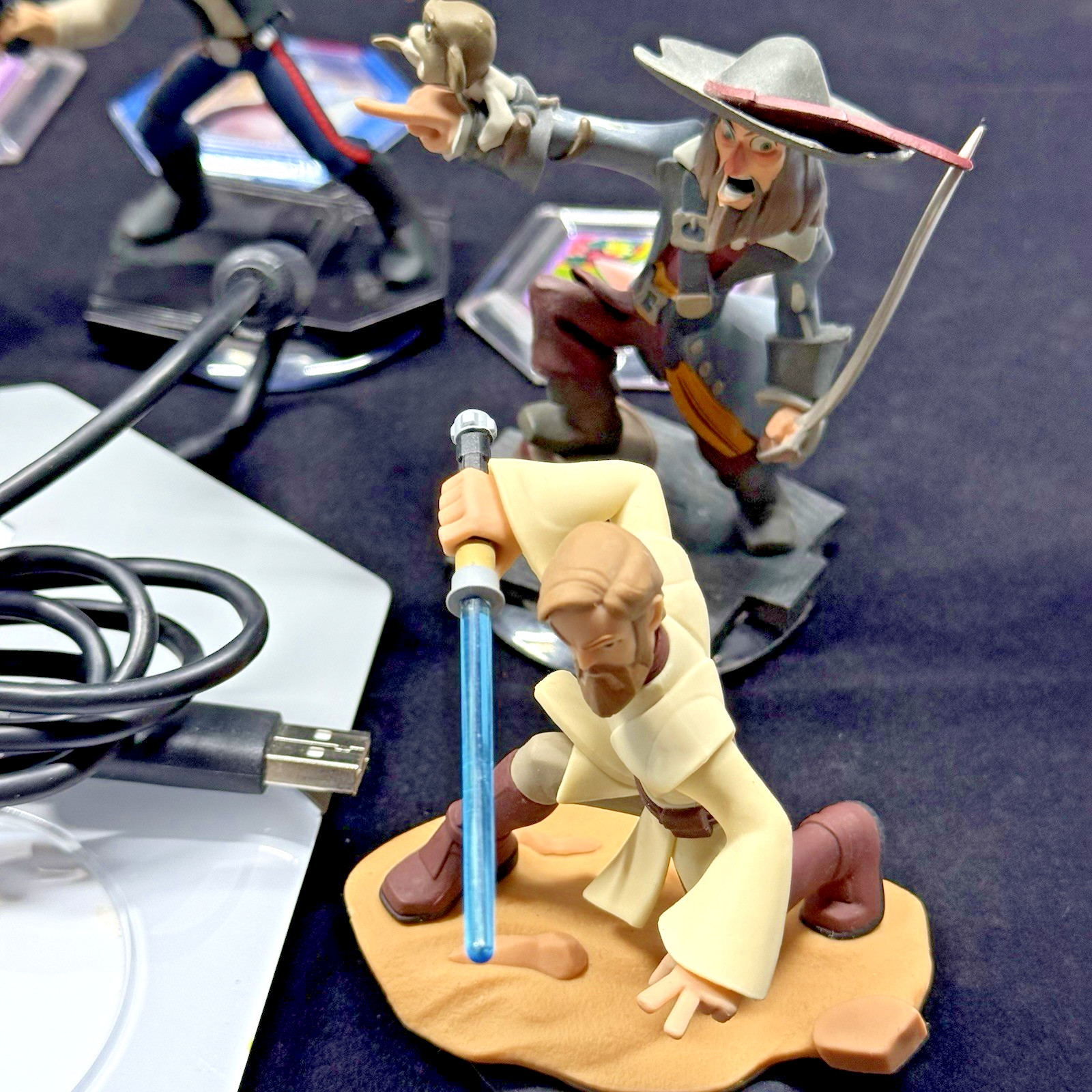 Disney Infinity Portal Base Pad Xbox PC Tested 11 Figures and 7 Discs Not Tested
