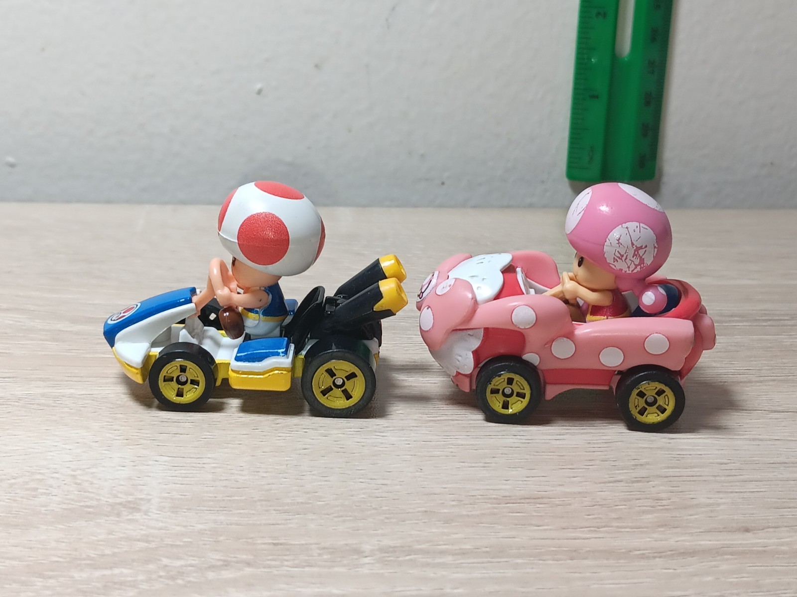 4-PK TOAD + TOADETTE Super Mario Kart Hot Wheels P-Wing Birthday Girl Sneaker