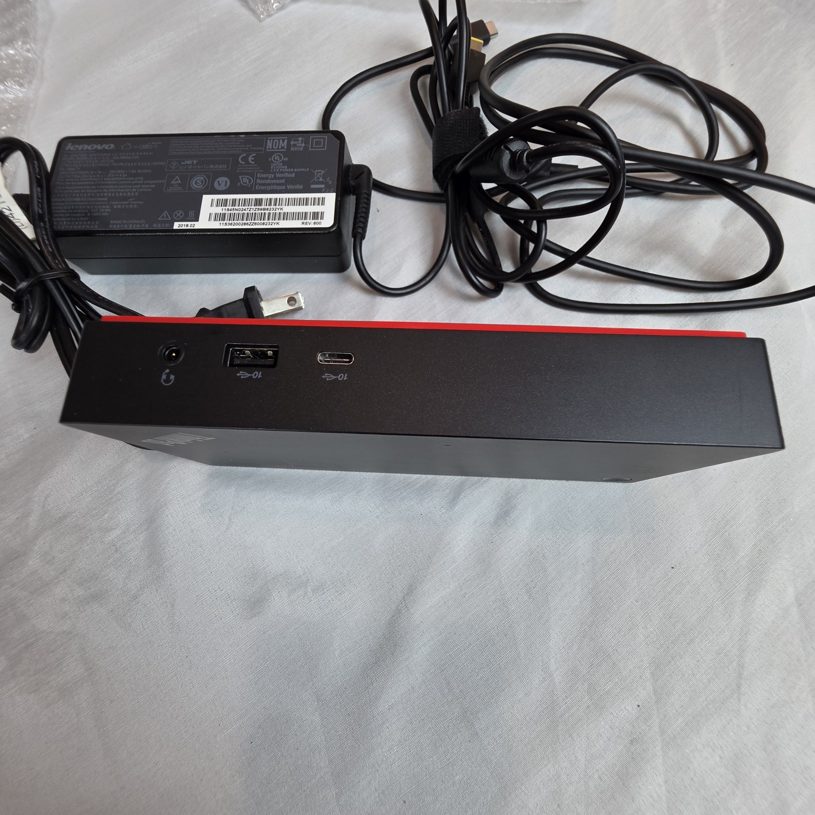 Lenovo ThinkPad Universal USB-C Dock 40AY LDA-KP SD21B41468 w/ 90W Charger
