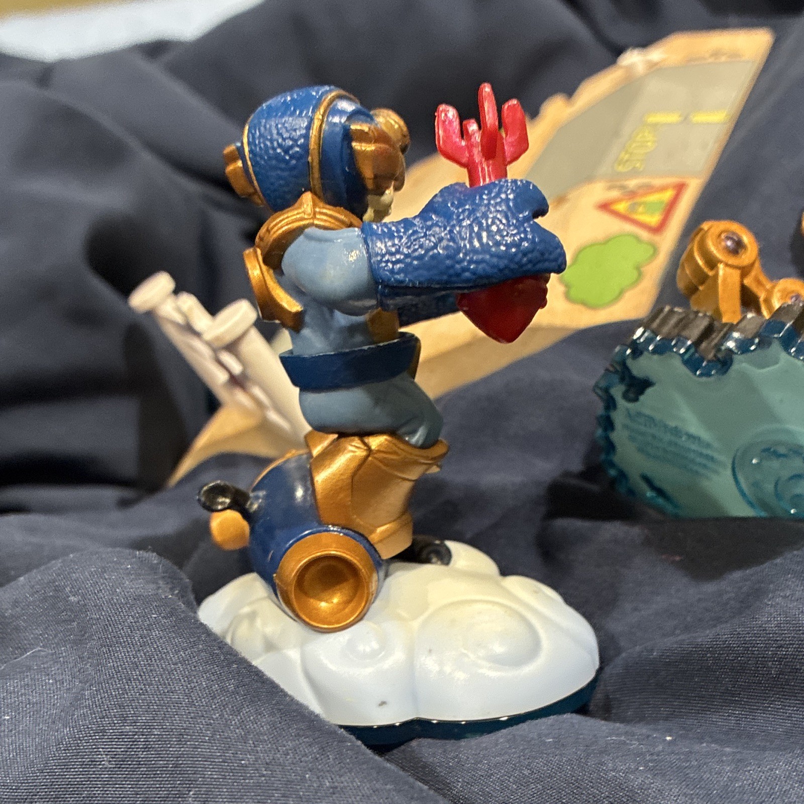 Activision Skylanders Lightcore Bash Light-Up Figure – Giants