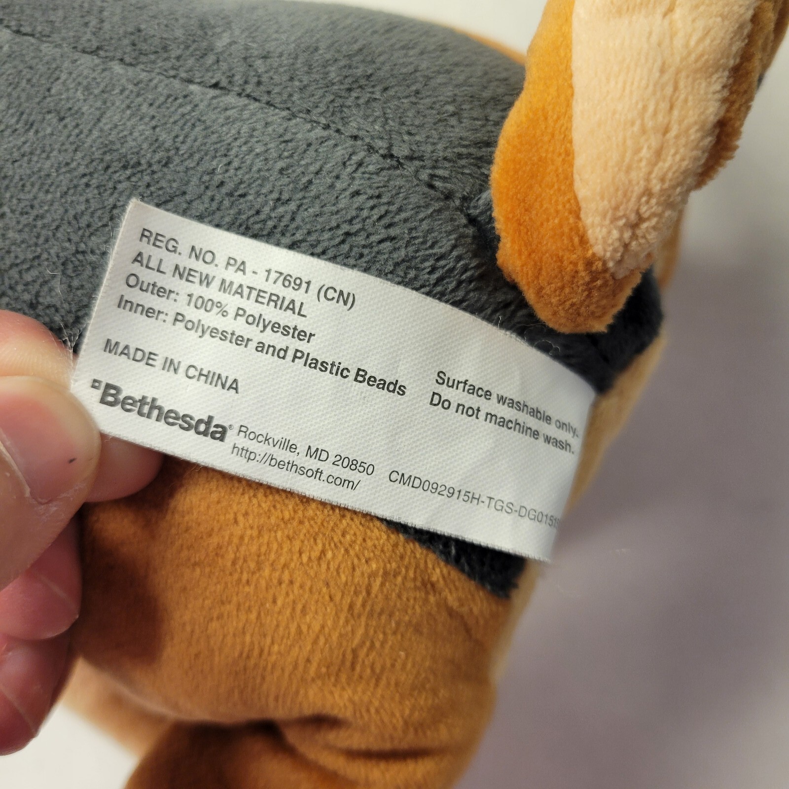 Fallout 4 Dogmeat Plush w/ Bandanas & Goggles Bethesda