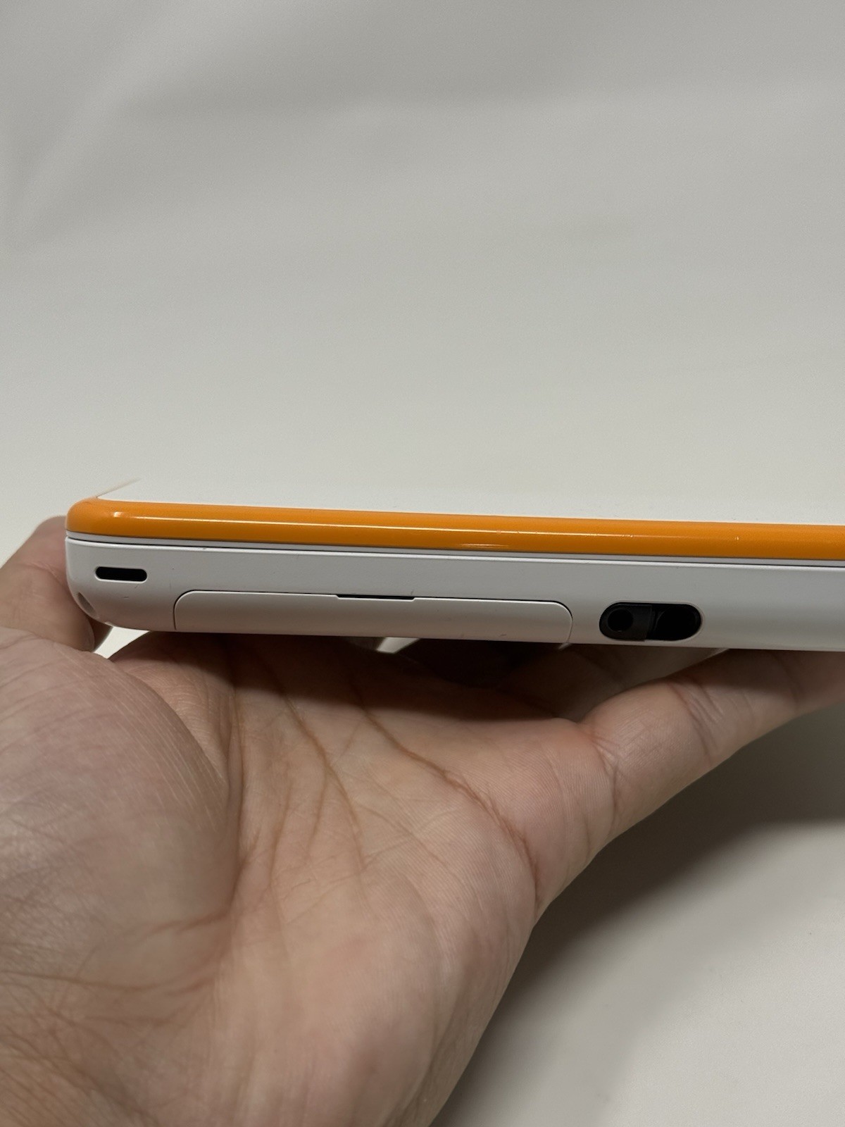 New Nintendo 2DS XL Orange White Handheld USA System w Charger Stylus and Extras