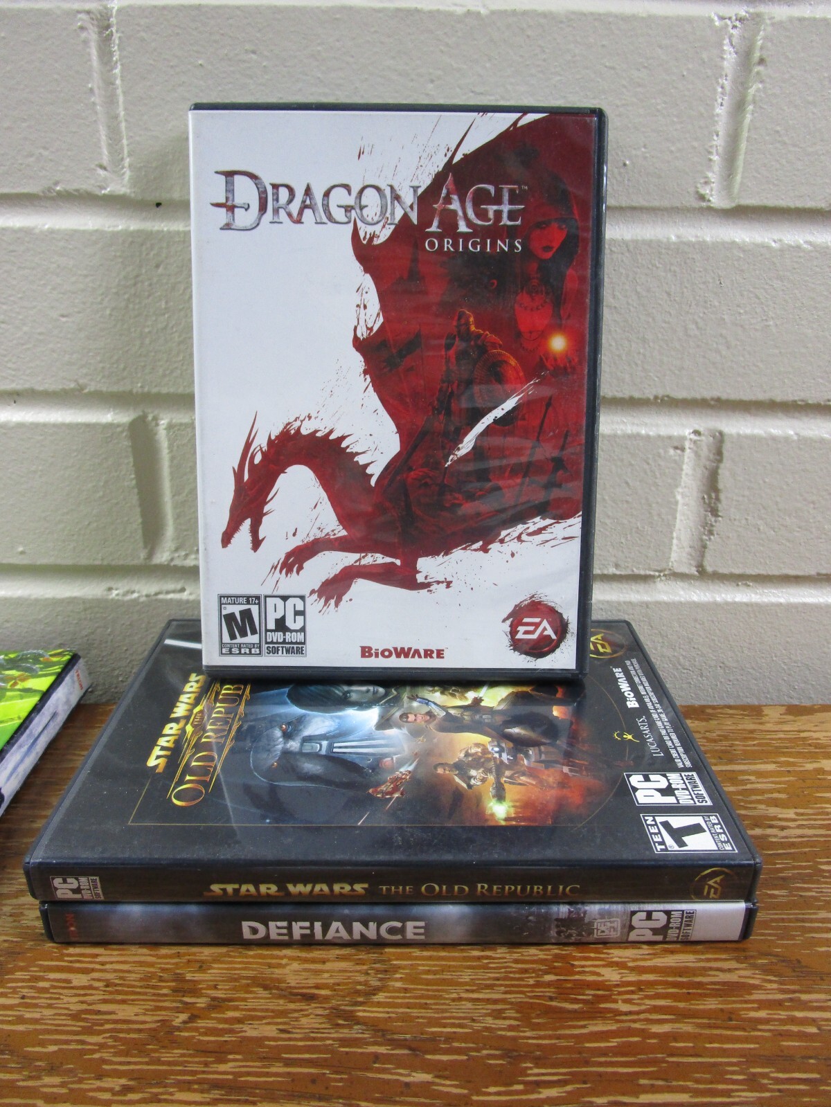 VTG CD-Rom PC Game Lot (4) : Defiance, Star Wars Old Republic, Dragon Age, RIFT