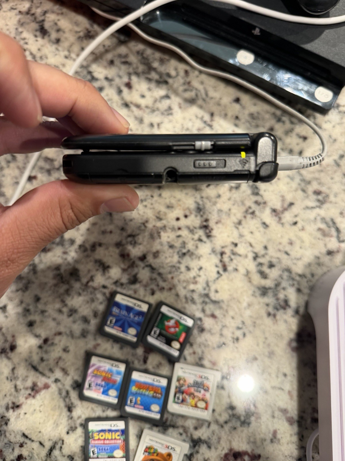 Nintendo 3DS XL Console Bundle w/ Charger & DS/3DS Games Lot NTSC-U/C