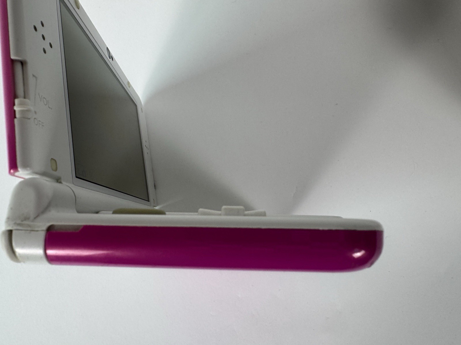 New Nintendo 3DS XL/LL- In English – Pink/White – 64gb- w/new charger