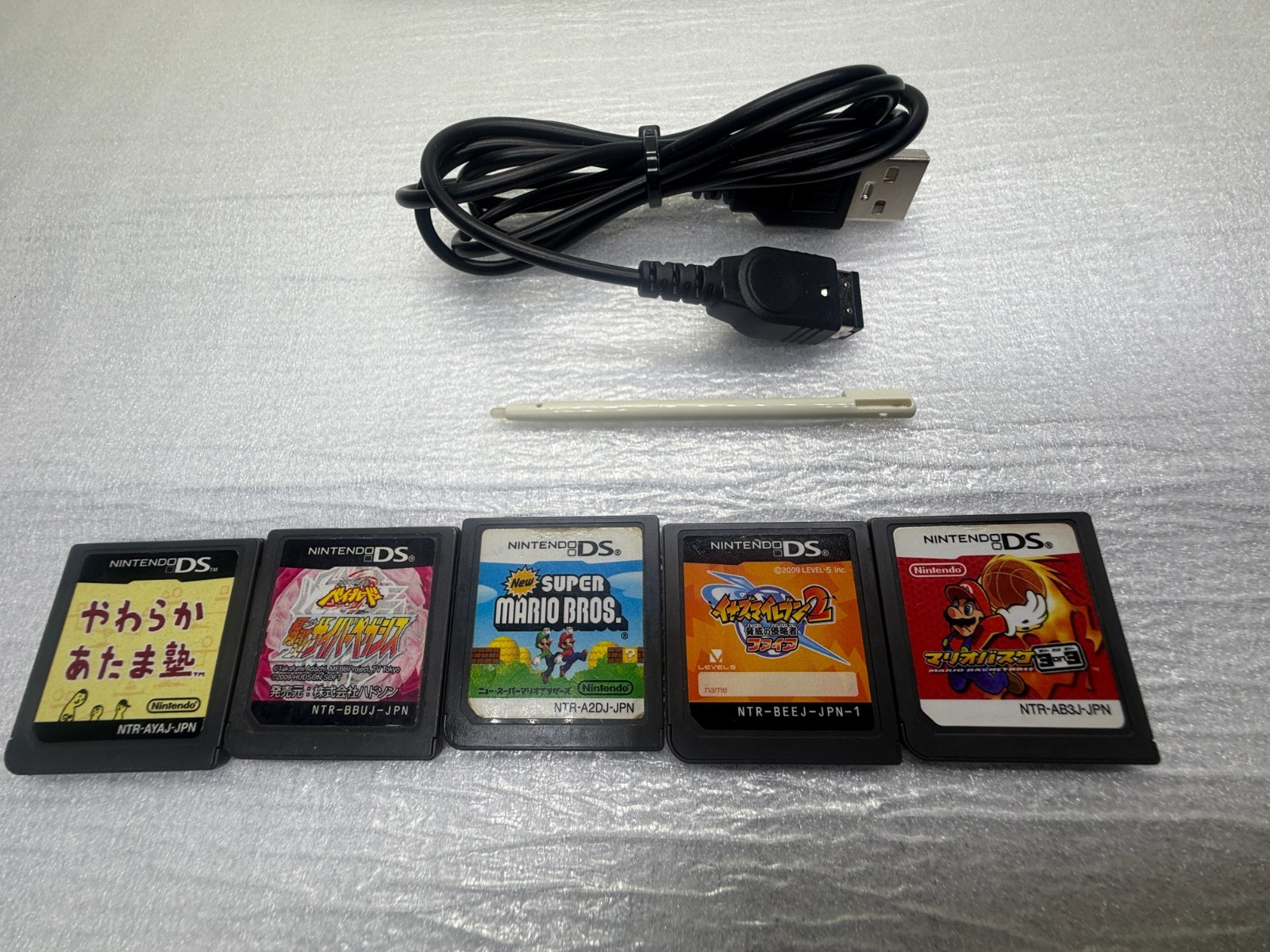 Nintendo DS Original Silver Bundle 5 Games USB Charger Tested Working Region Fre