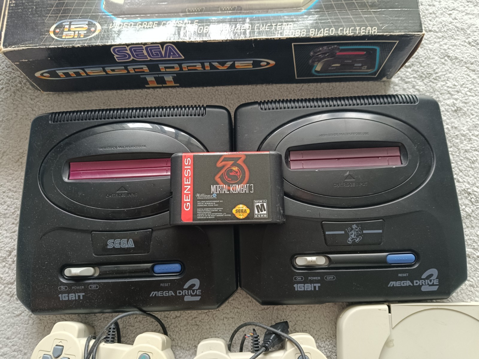 Set of consoles Sega Mega Drive 2.Full set.Cartridge Mortal Kombat 3.Working