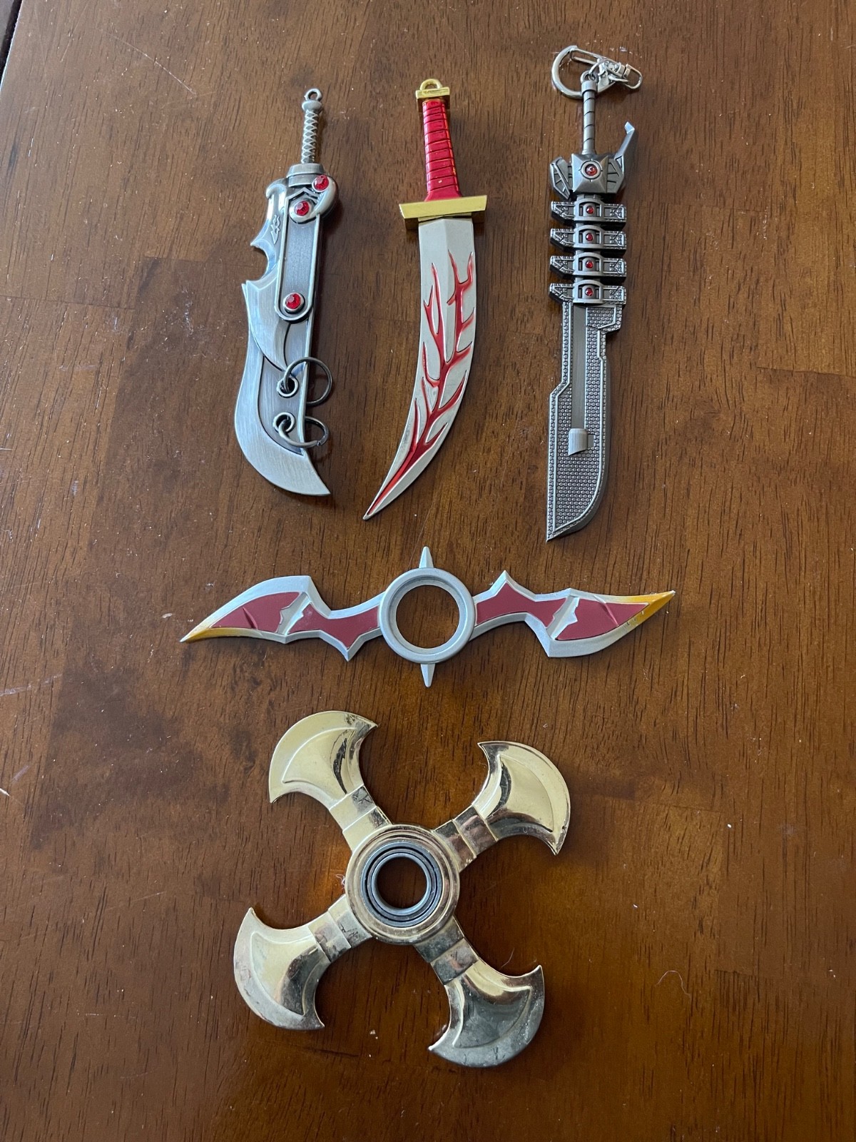 league of Legends – Clash of Fates weapon replicas