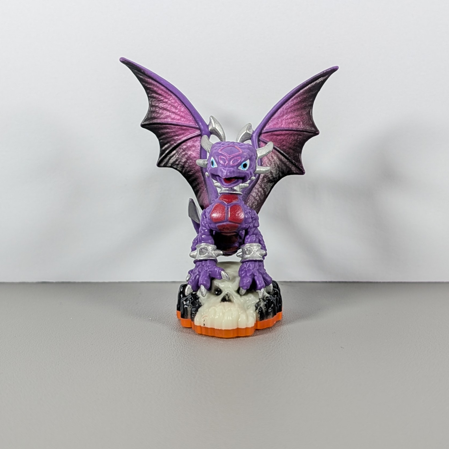 Skylanders Giants Figure – Cynder (Orange Base)