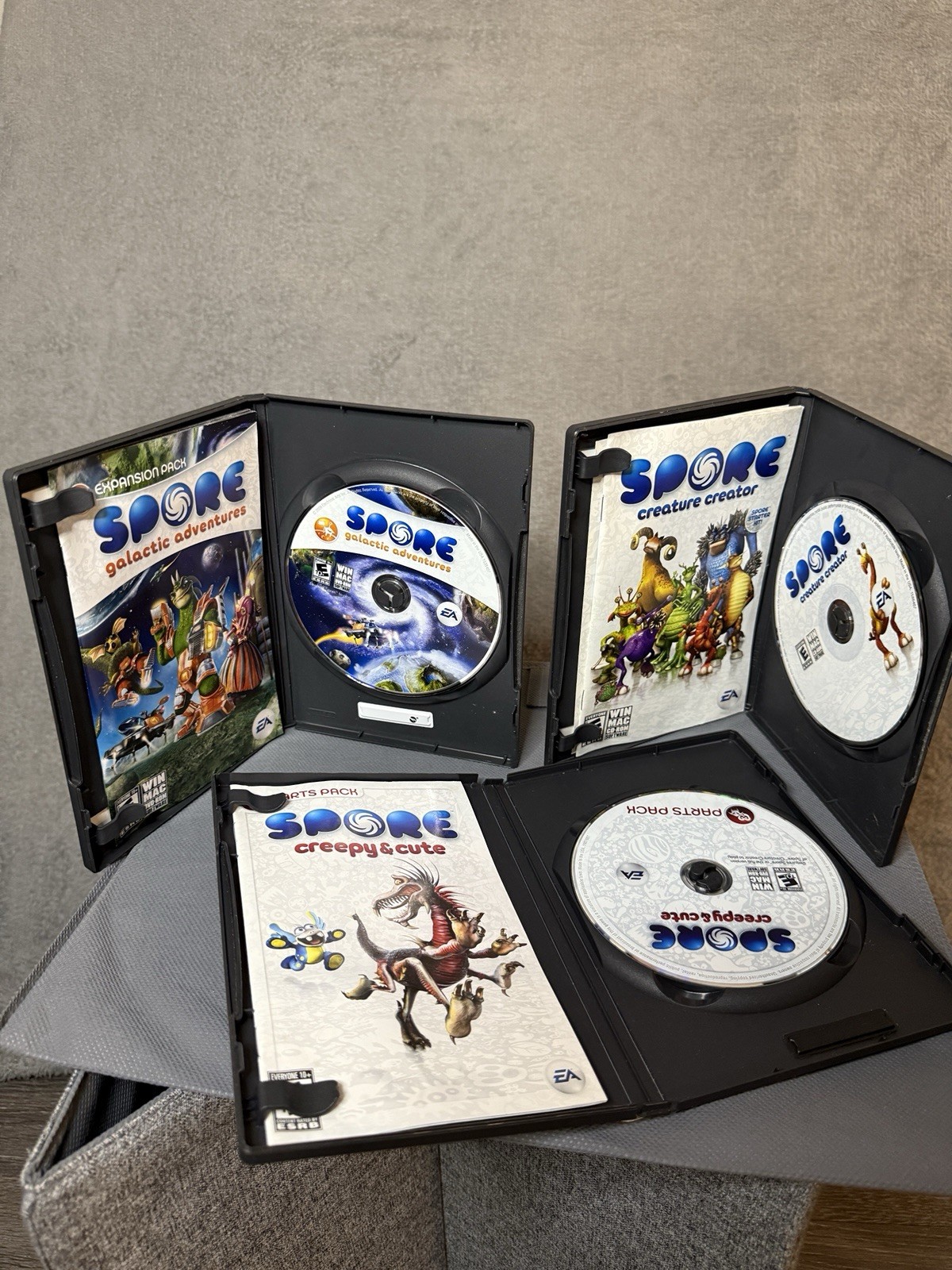 Spore & Creature Creator WIN/MAC/CD Lot Of 2 (2008) complete with manual & case