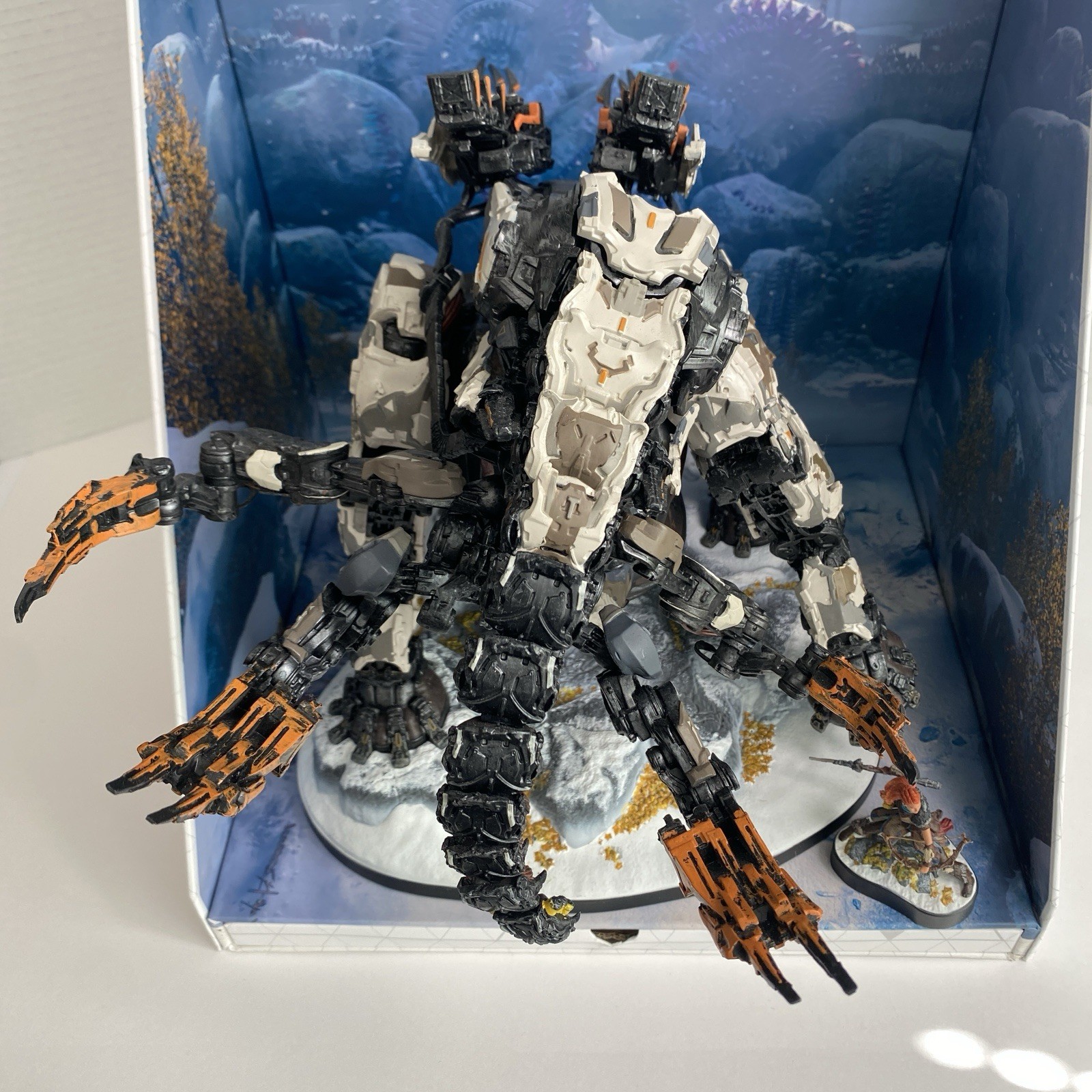 Horizon Forbidden West Collector’s Edition – Tremortusk & Aloy Statue (No Game)