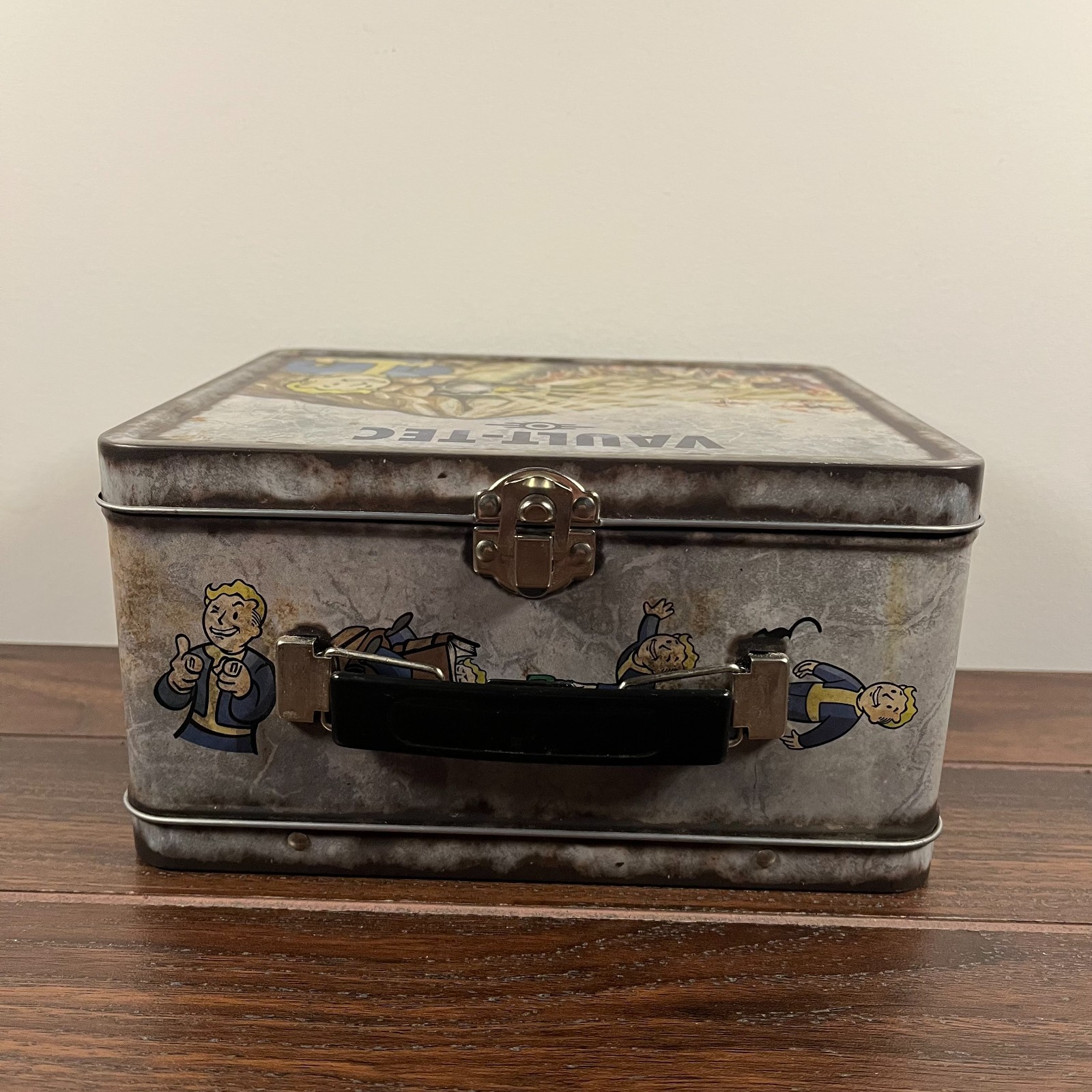 Fallout 3 Fanwraps Vault-Tec “Weathered” Tin Tote – Lunchbox | Excellent Cond.