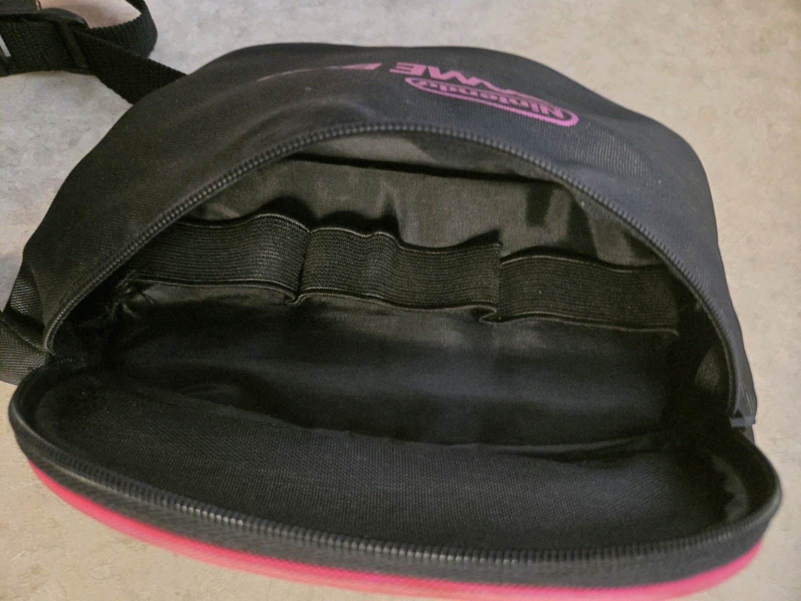 Nintendo Game Boy Fanny Pack Case Nylon Black/Pink Zipper Manuals Poster