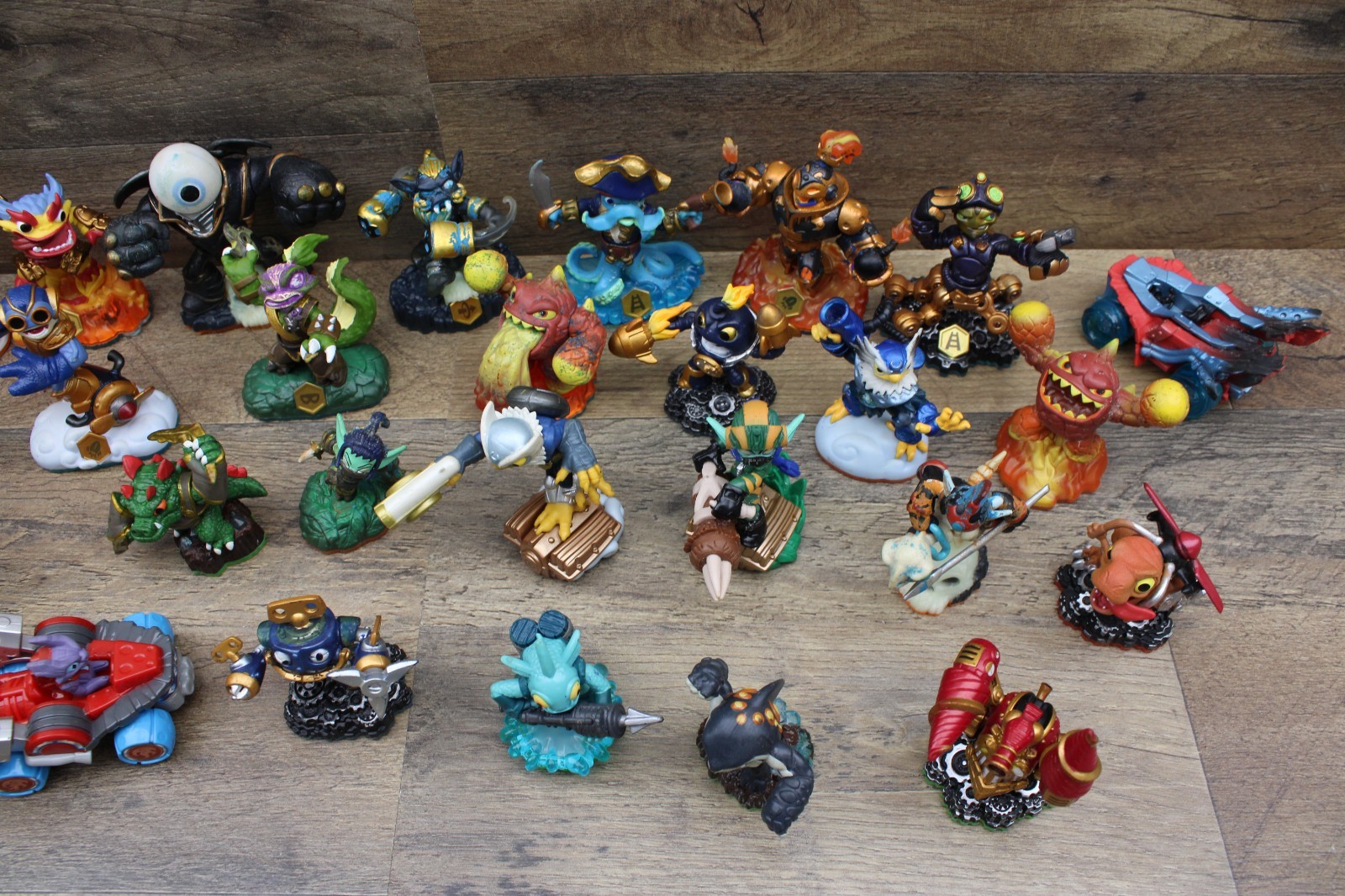 HUGE Lot Of 31 Activision Skylanders Character Figures Mixed Series Action
