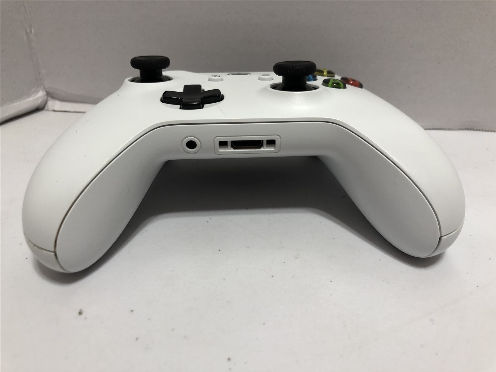 Genuine Microsoft Xbox ONE Wireless Controller White- with headphone jack Tested