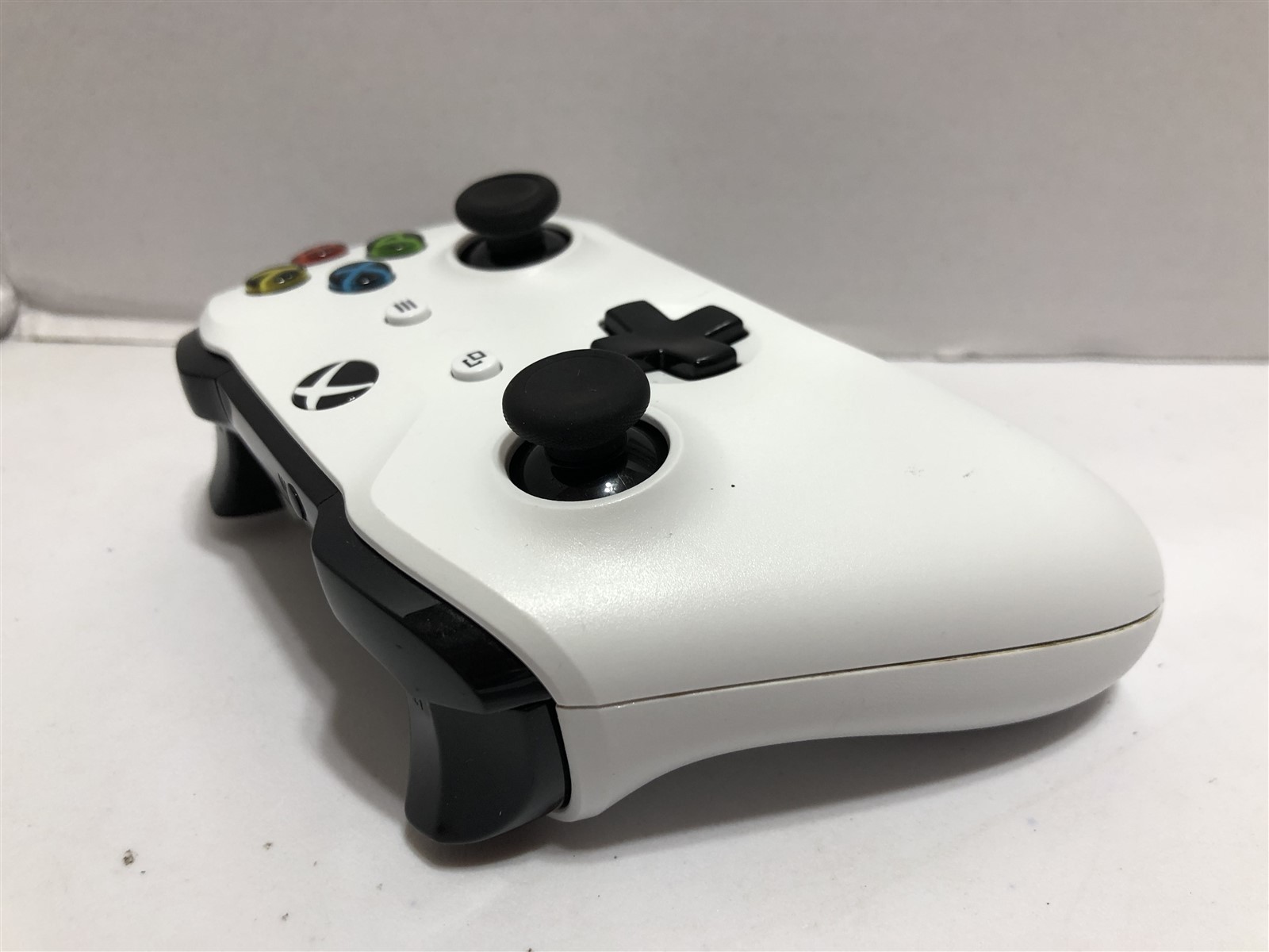 Genuine Microsoft Xbox ONE Wireless Controller White- with headphone jack Tested