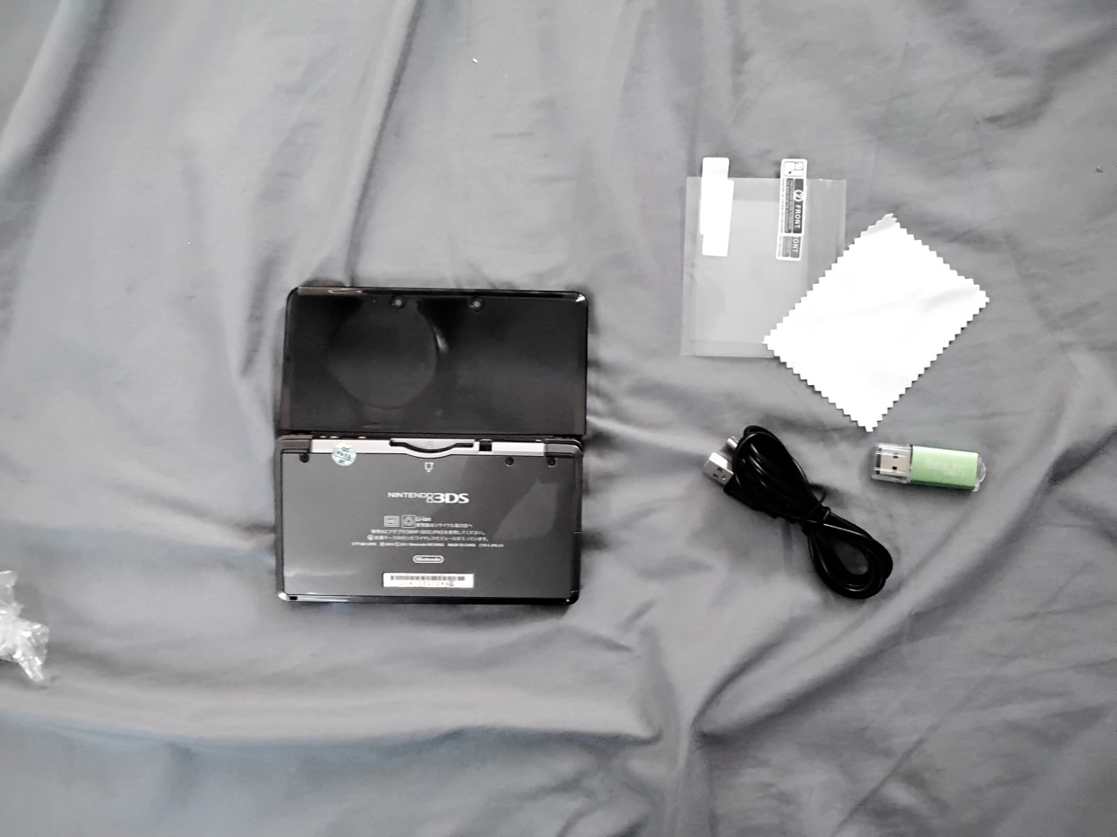 Nintendo 3DS 2GB Handheld System – Cosmo Black