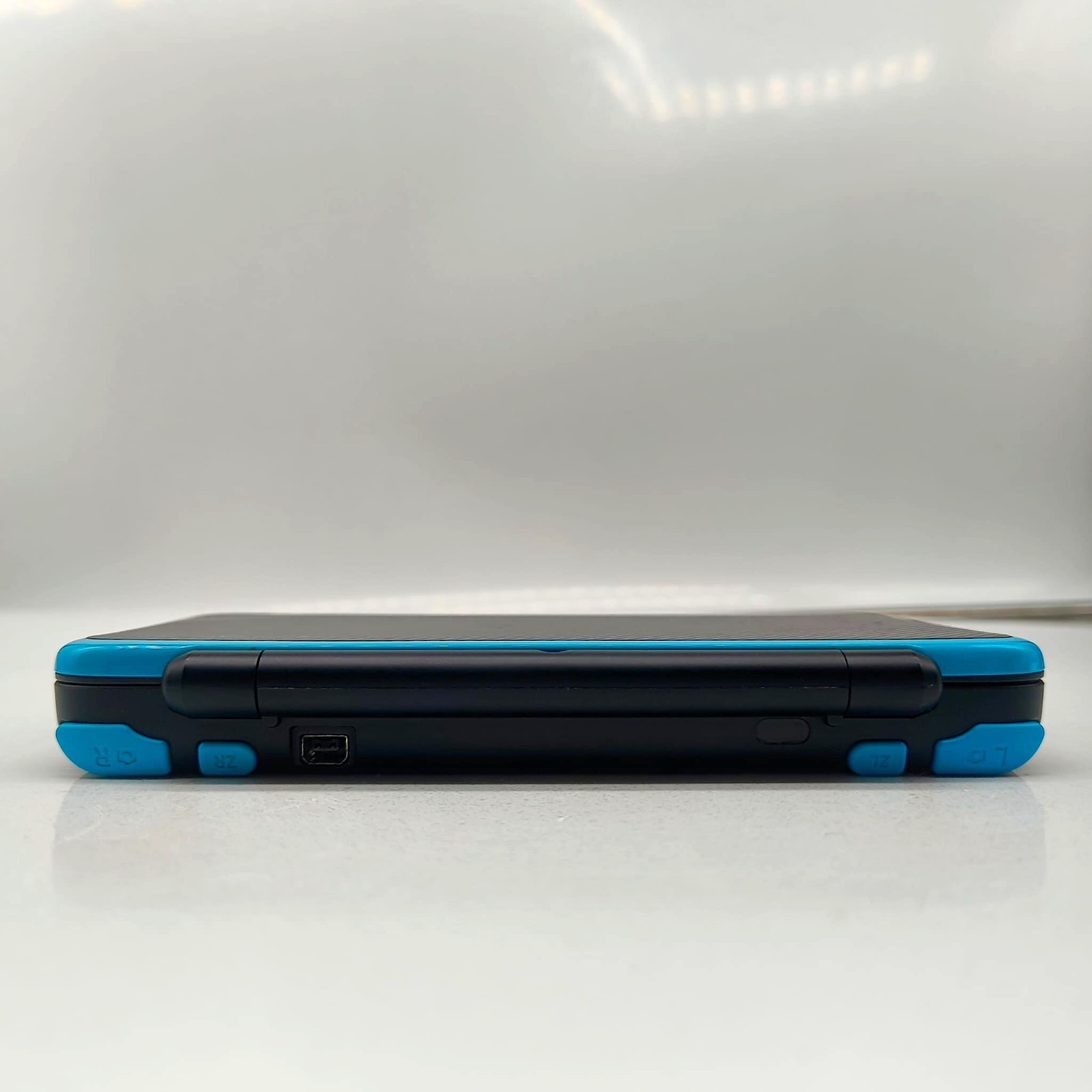 NEW NINTENDO 2DS XL BLUE / BLACK + 4GB + ACCESSORIES – UNLOCKED – TESTED