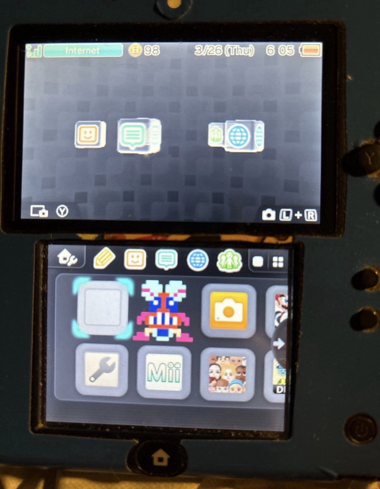 Nintendo Blue 2DS (Fully Working, Few Flaws) (SD not included) (SEE PICS)