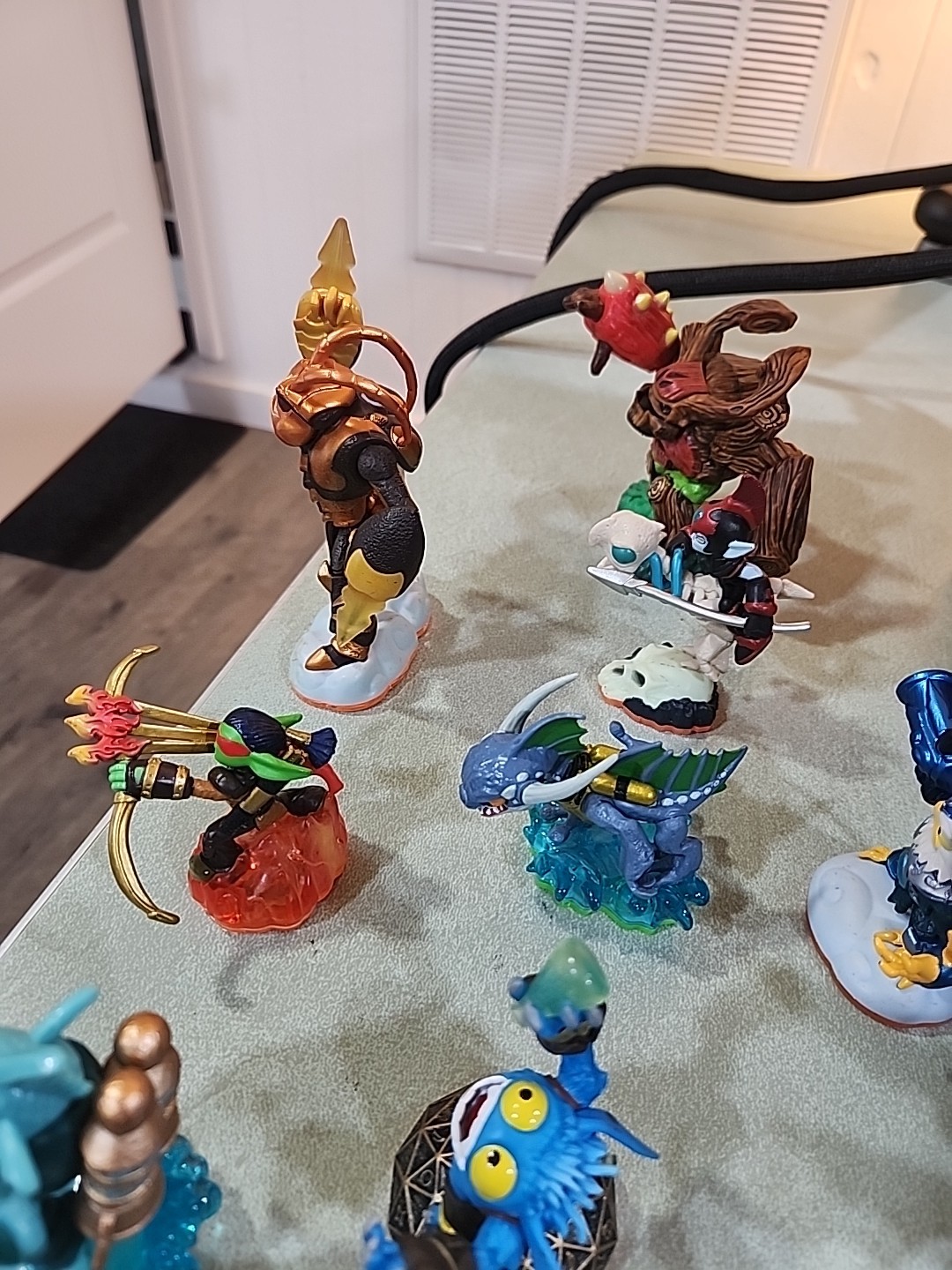 Activision Skylanders Giants Lot of 16 With Carrying Bag and Portal!