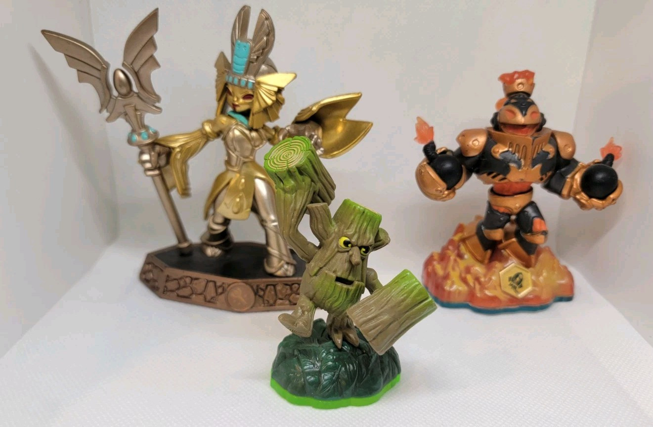 Activision Skylanders 29 Piece Lot Characters, Vehicles, Items, Weapons