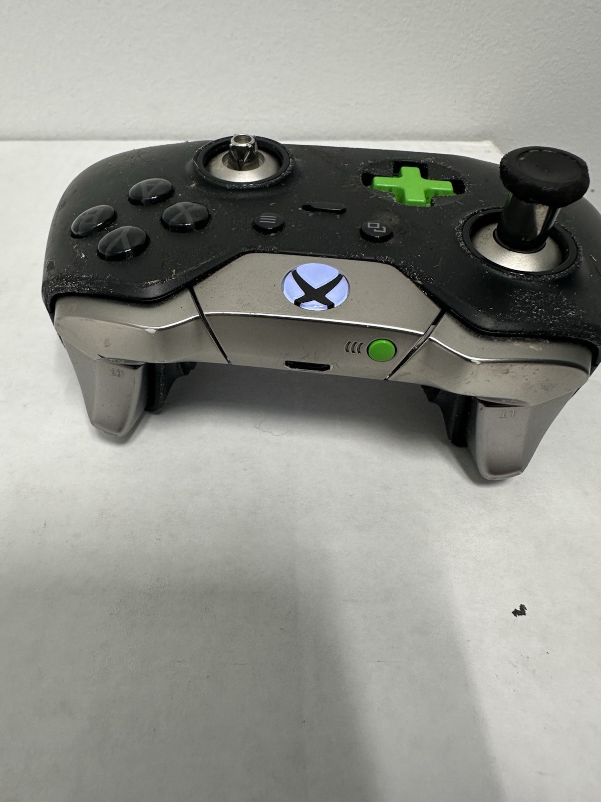 Microsoft Xbox One Elite Wireless Controller Black Silver- It Works or for Parts