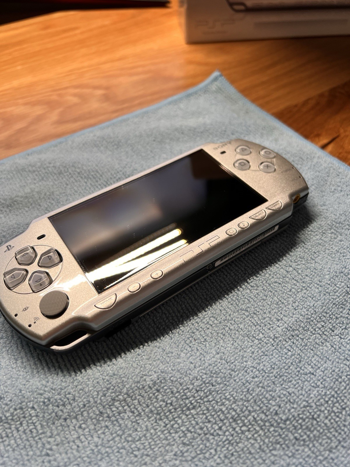 Sony PSP 2000 64MB Ice Silver Handheld System