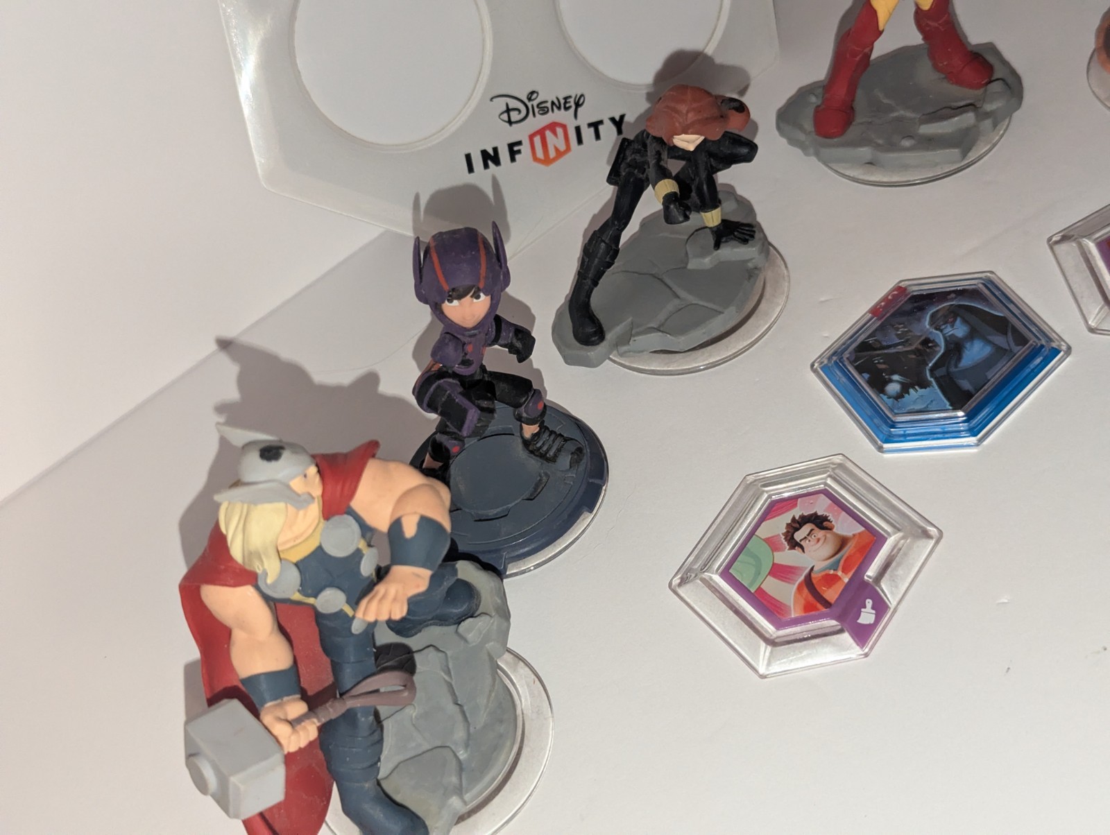 Disney Infinity Portal Base INF-8037059 for Xbox One – Figures + Power Disks