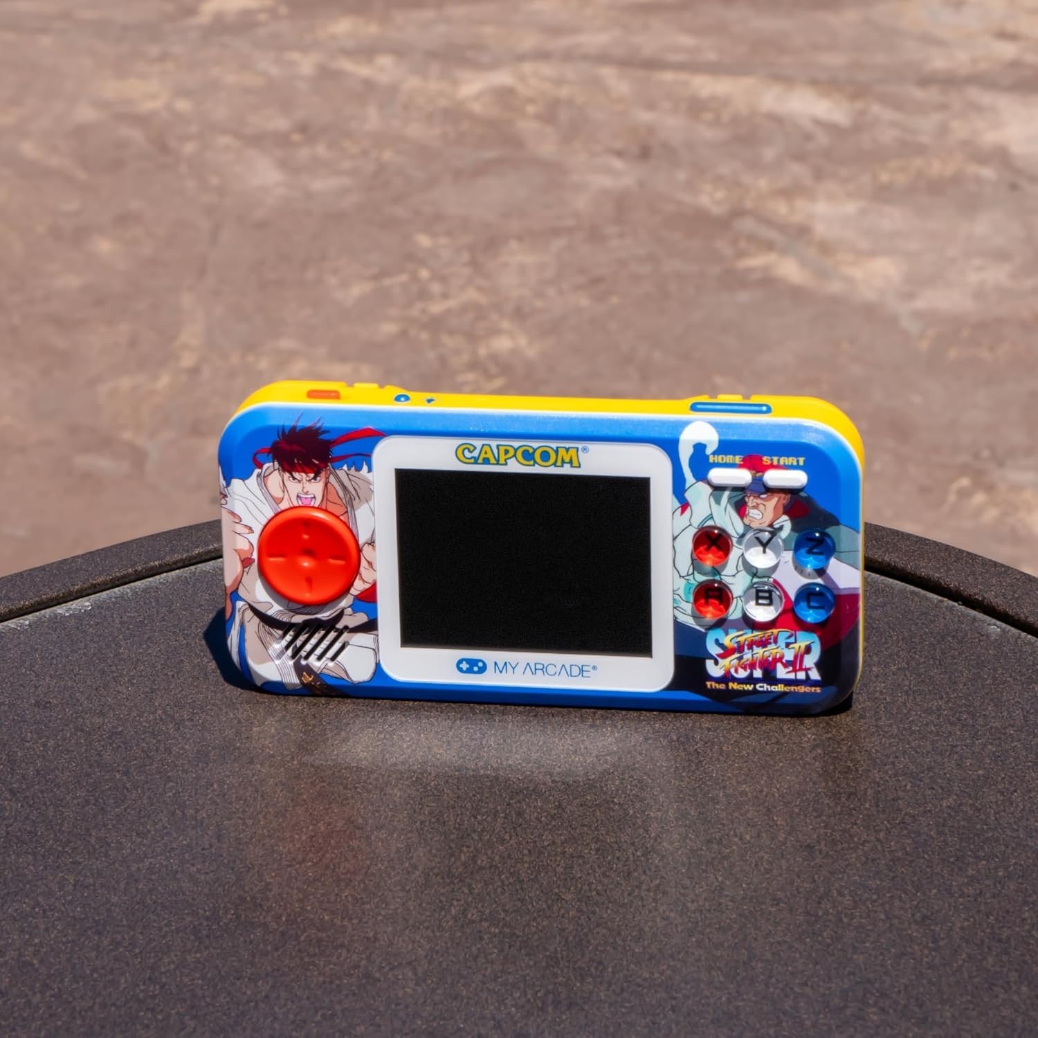 Street Fighter II Retro Handheld: Includes Super Street Fighter II & Champions