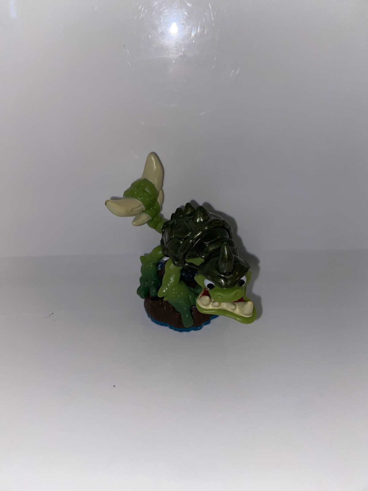 SKYLANDERS FIGURES