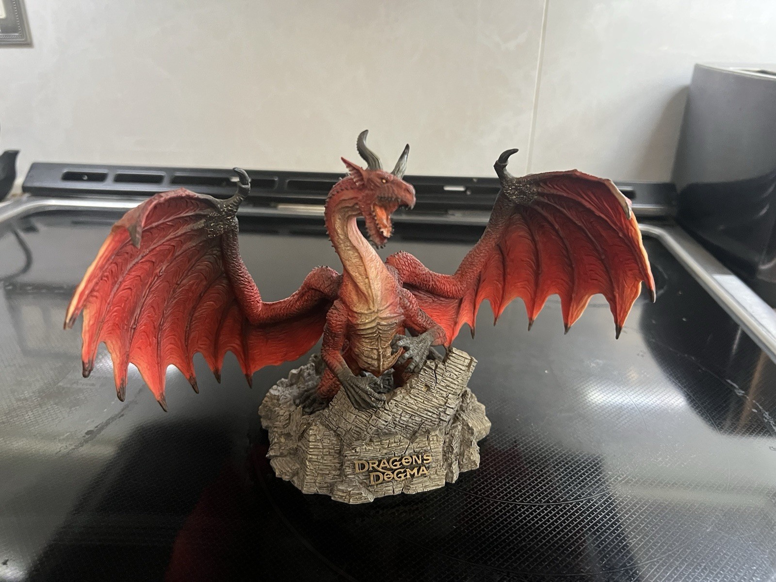 DRAGON’S DOGMA e-Capcom LIMITED EDITION Dragon Statue Figure PS3