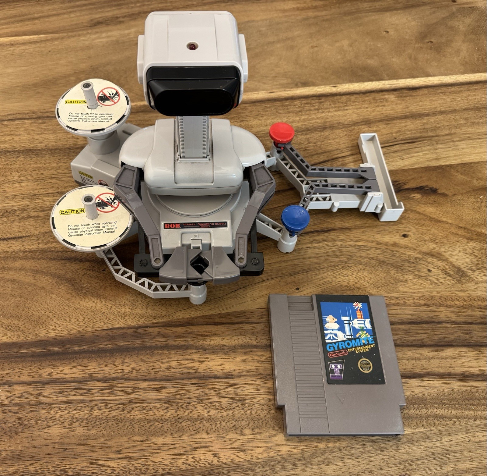 Nintendo R.O.B ROBOTIC OPERATING BUDDY ROBOT NES 1985 Powers on with Gyromite