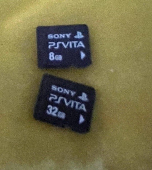 PS Vita 2000 Slim Bundle – 2 Memory Cards, And 2 Games