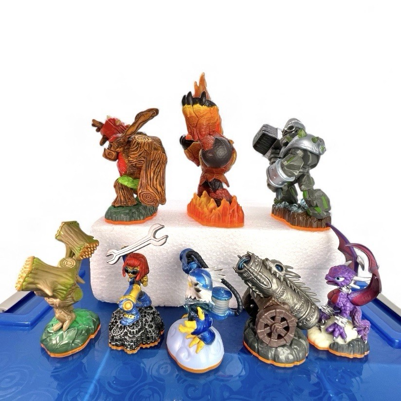 Skylanders Giants 8 Figure Lot w/ Case Tested Hot Head Crusher Tree Rex