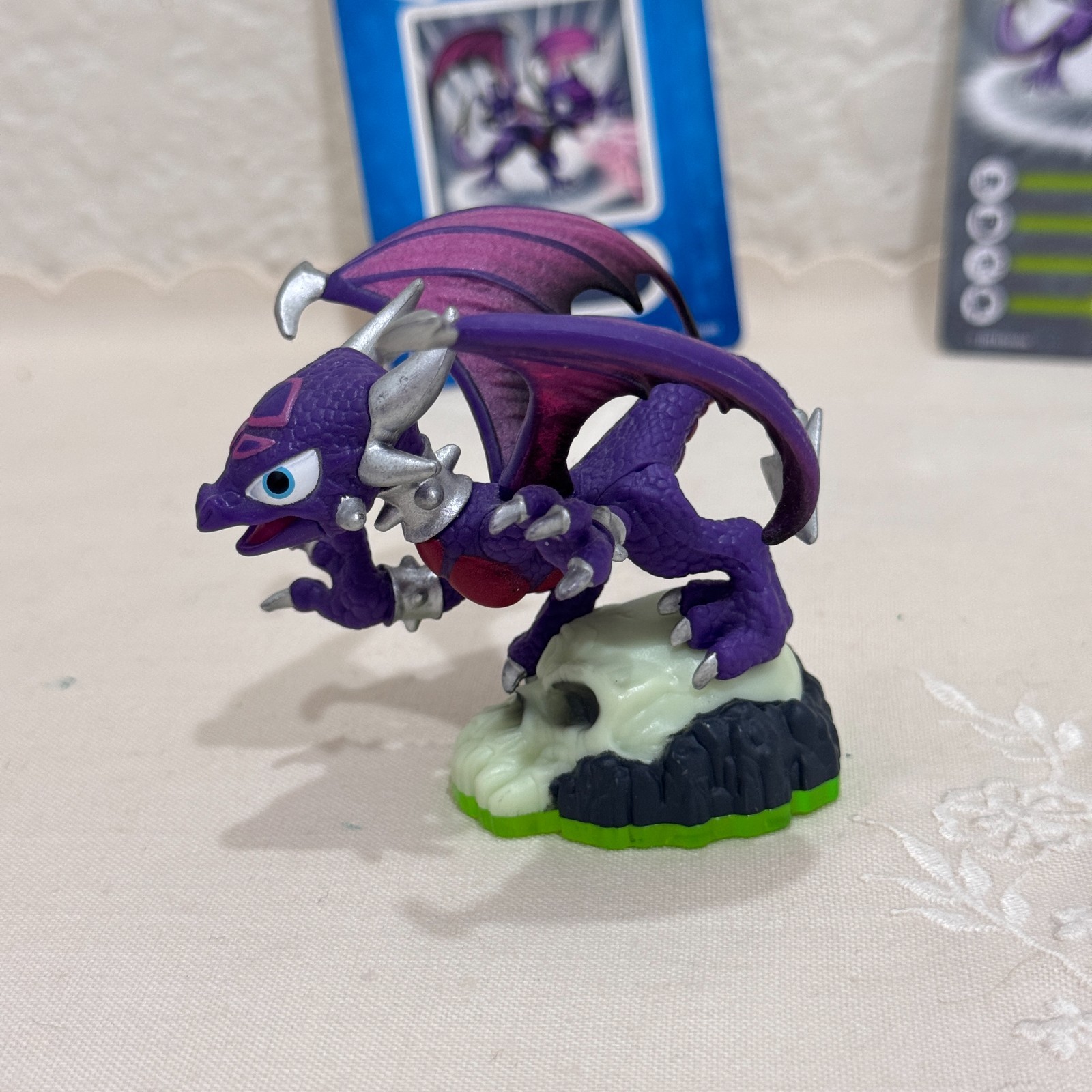 Skylanders Spyro’s Adventure Cynder Figure w/ Trading Card Sticker 2011